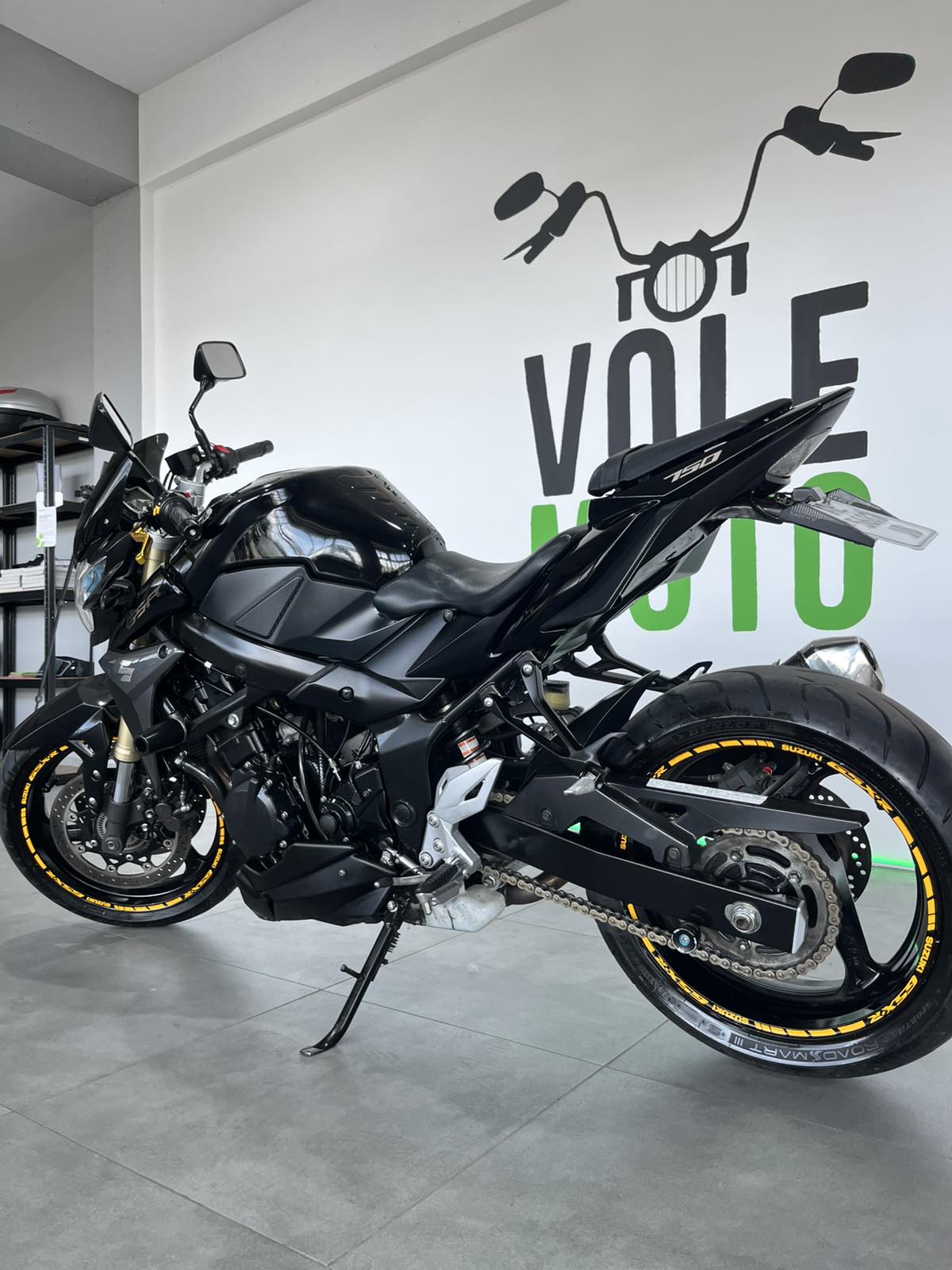 Suzuki GSR 750