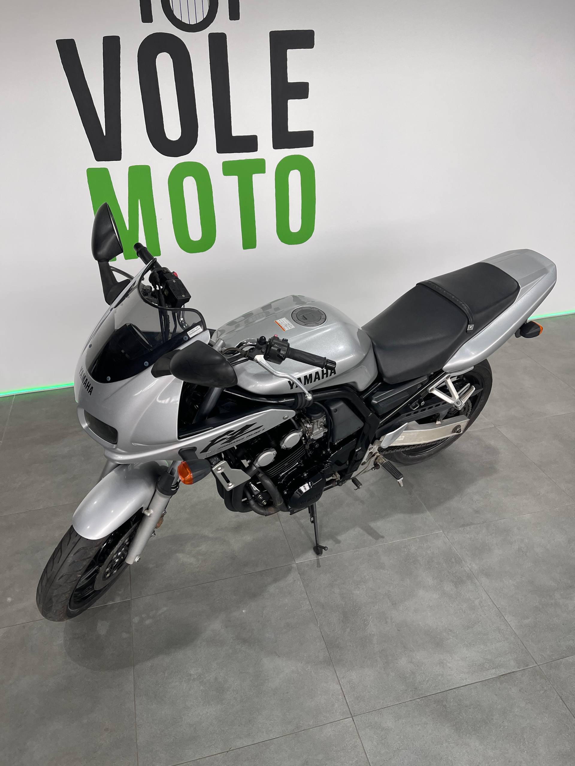Yamaha FZ400