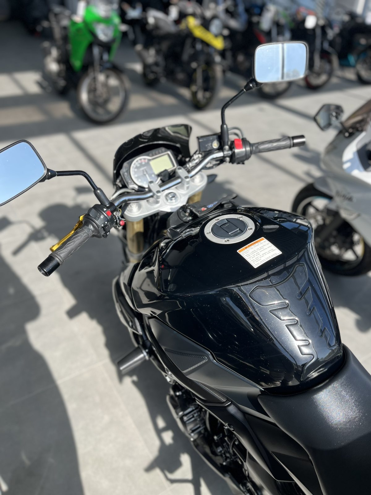 Suzuki GSR 750