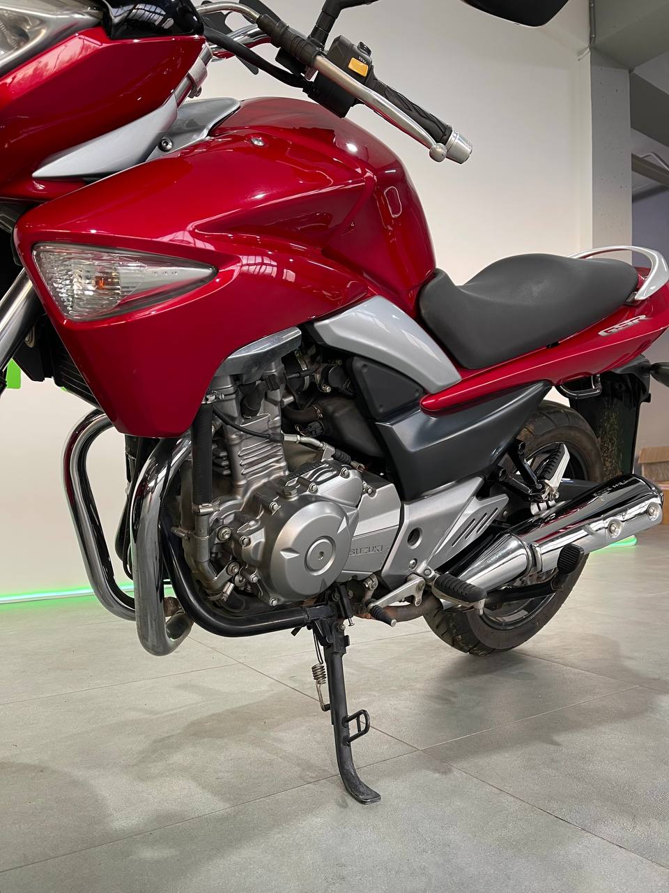 Suzuki GSR250