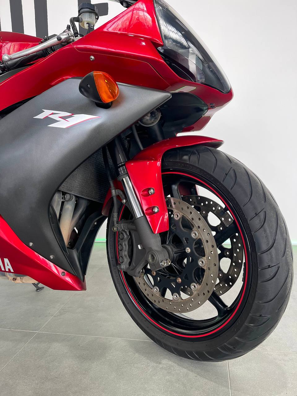 Yamaha YZF- R1 