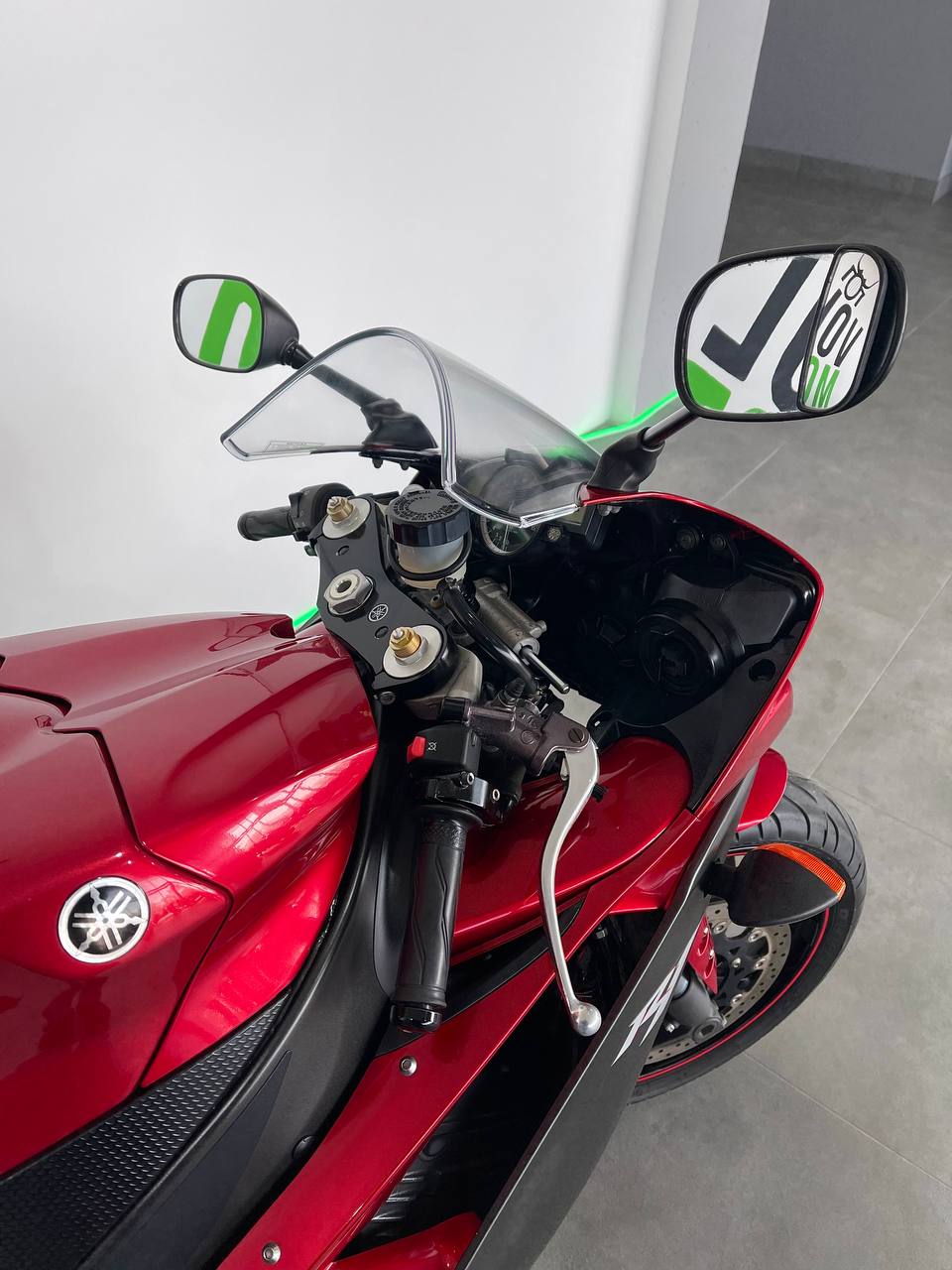 Yamaha YZF- R1 