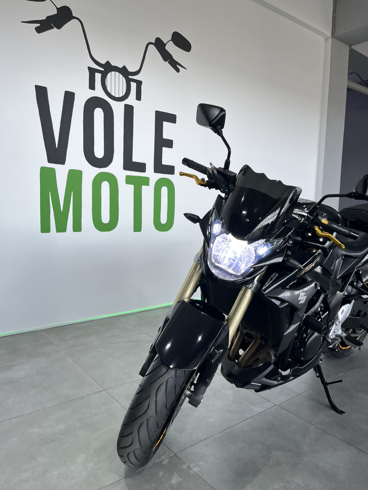 Suzuki GSR 750