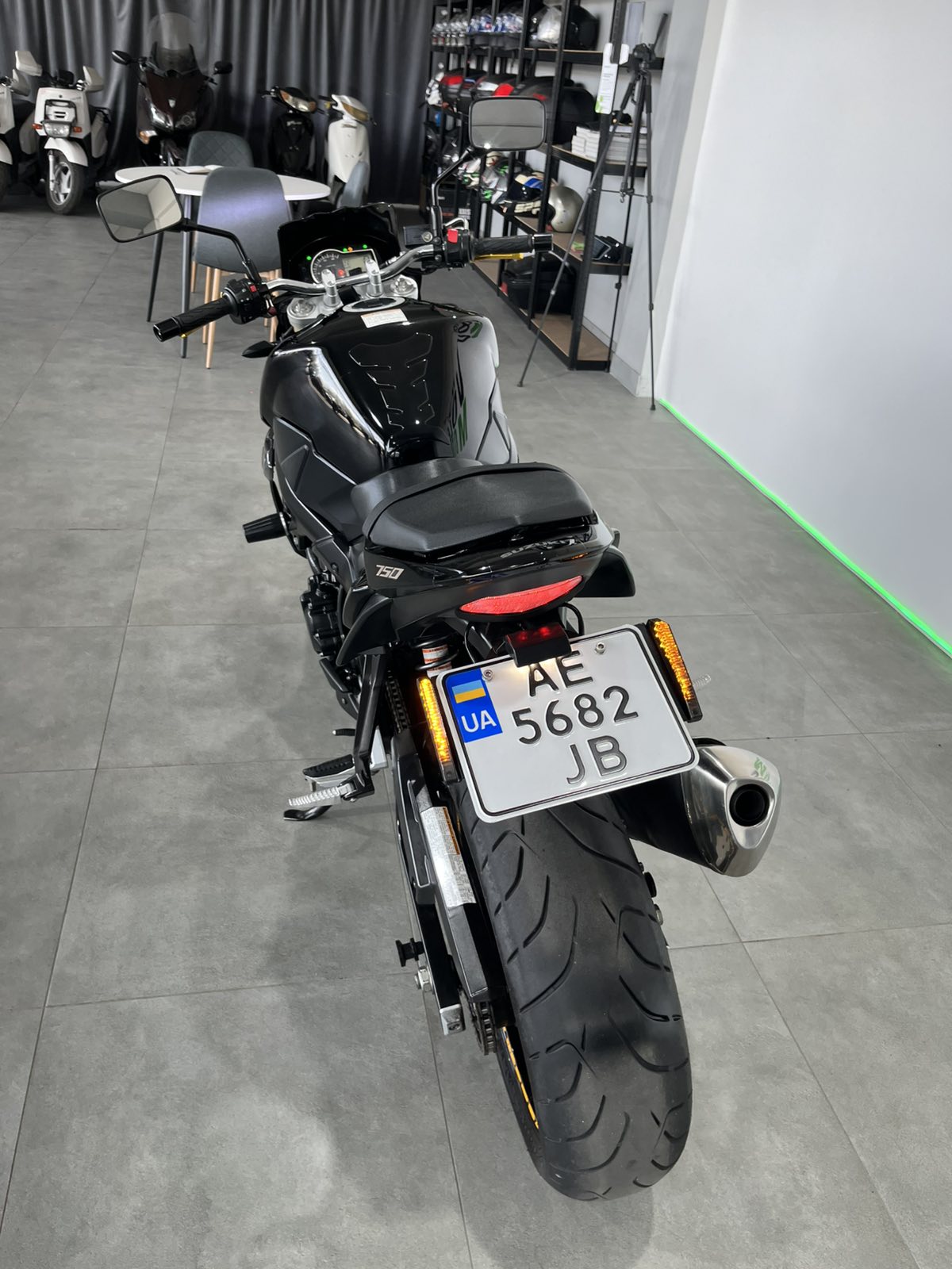 Suzuki GSR 750
