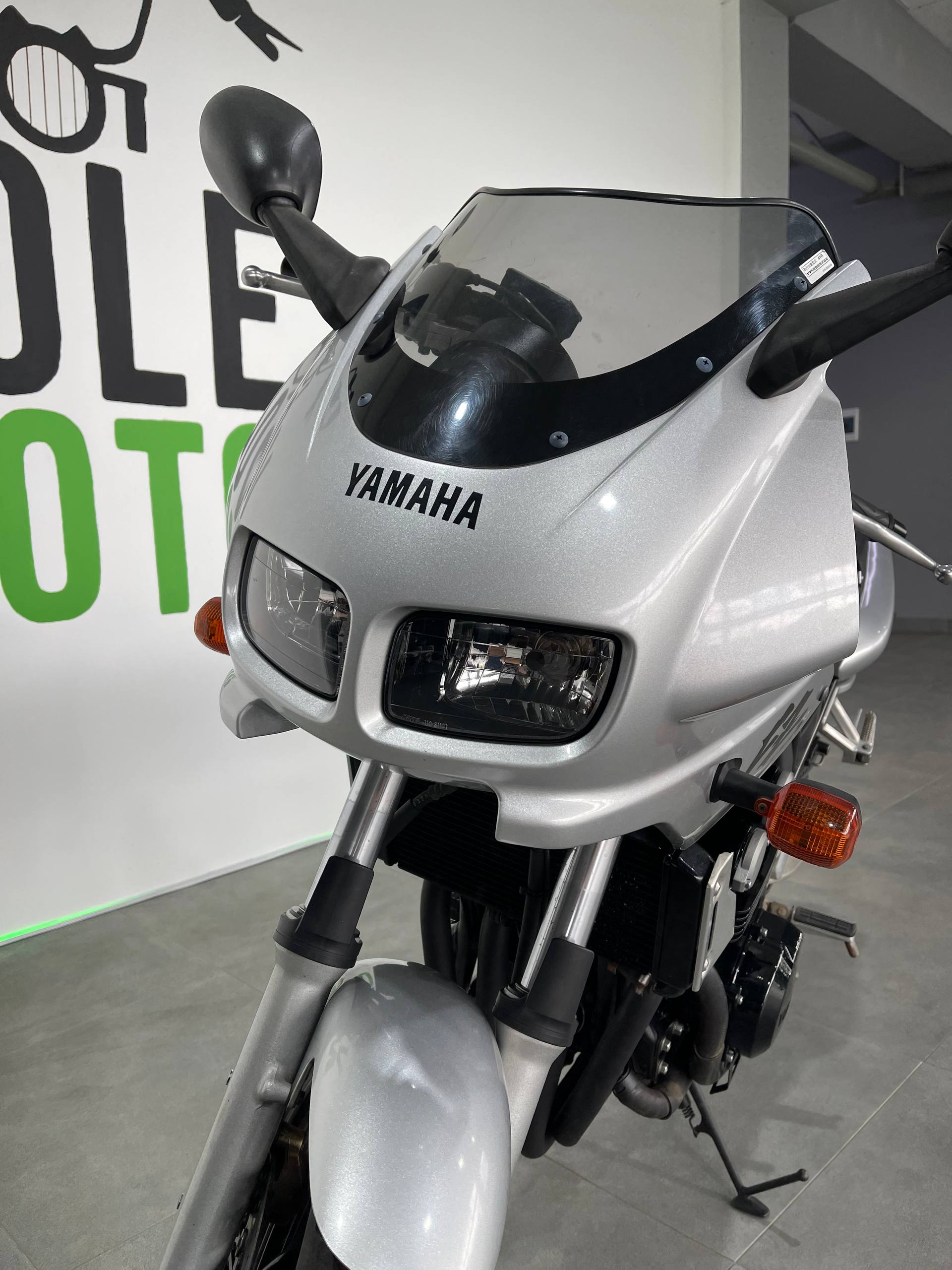 Yamaha FZ400