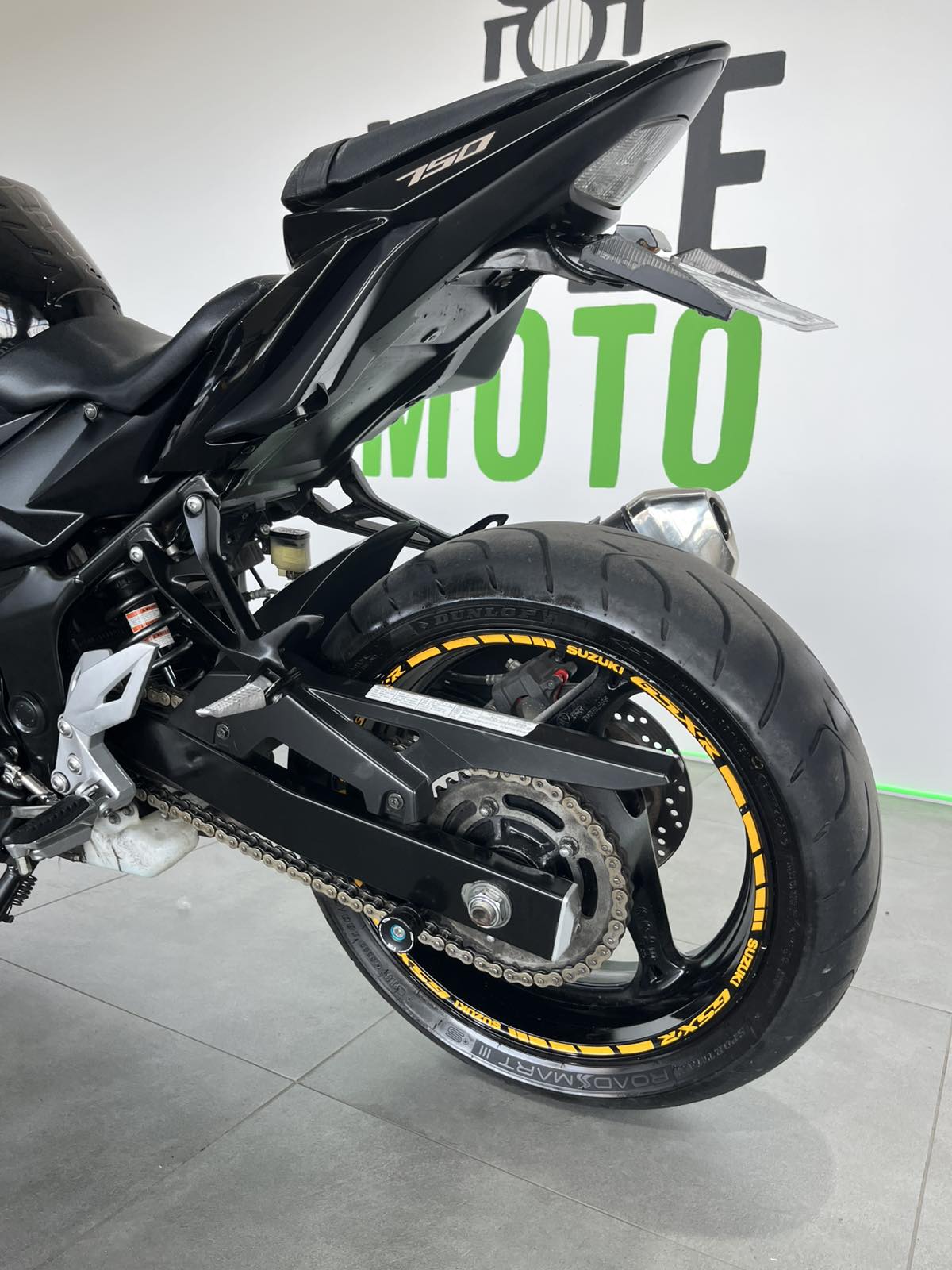 Suzuki GSR 750