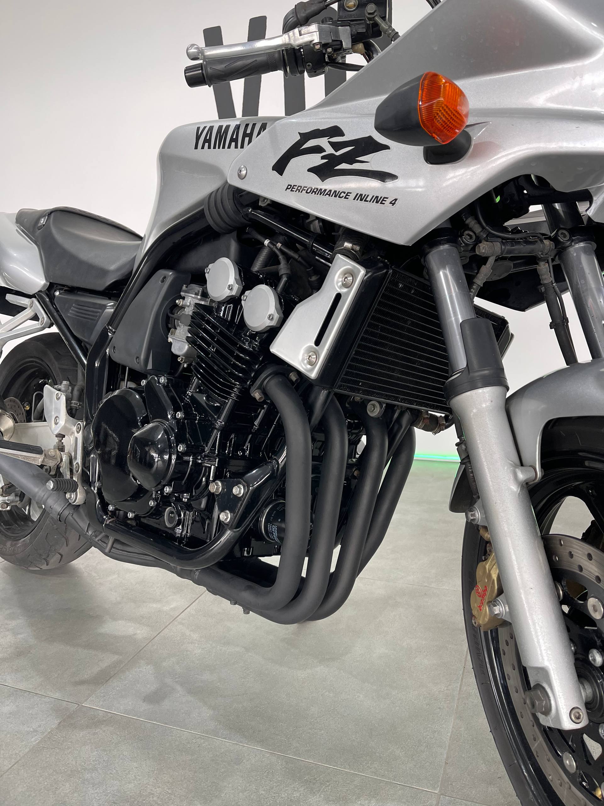 Yamaha FZ400