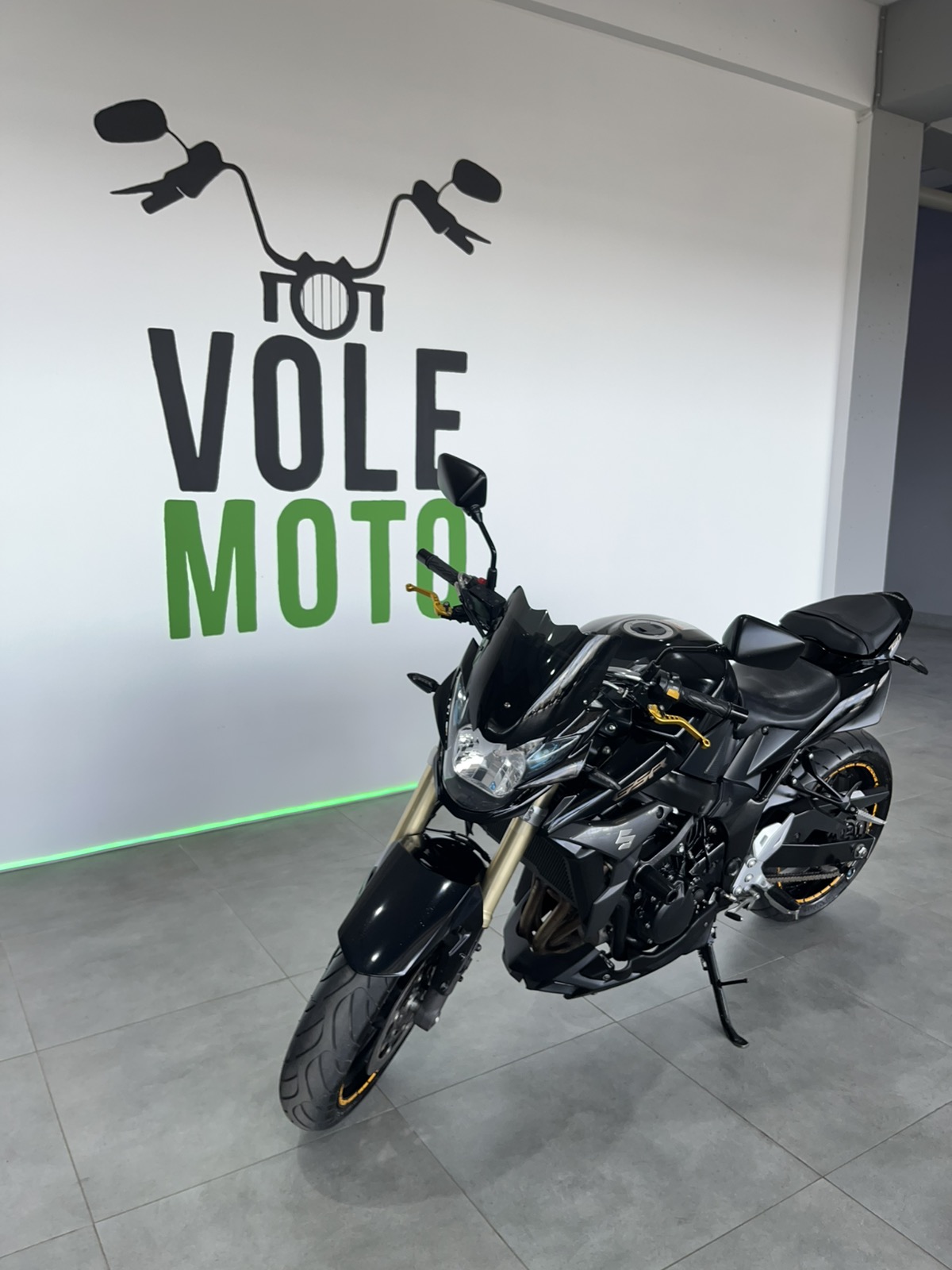 Suzuki GSR 750