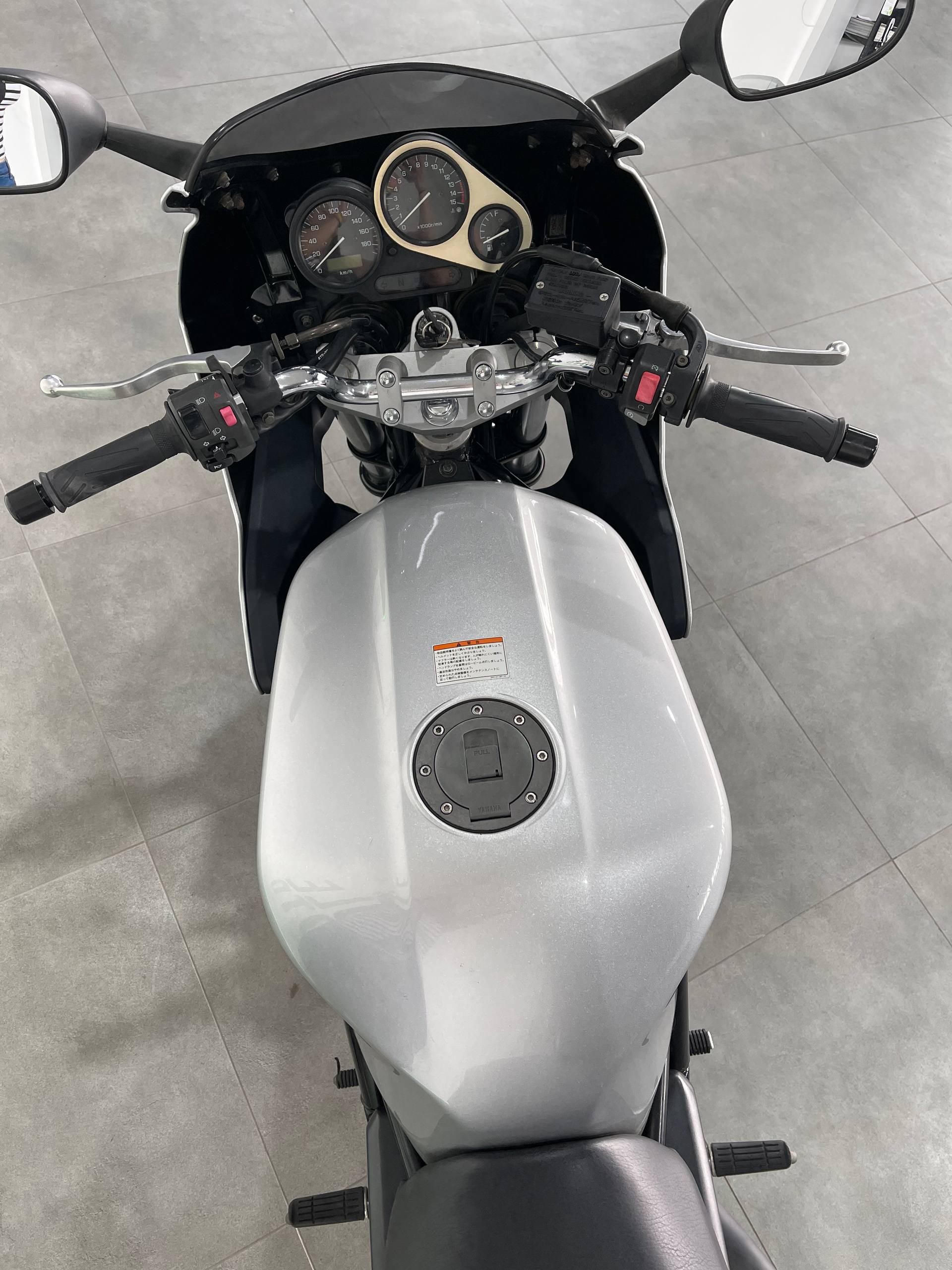 Yamaha FZ400
