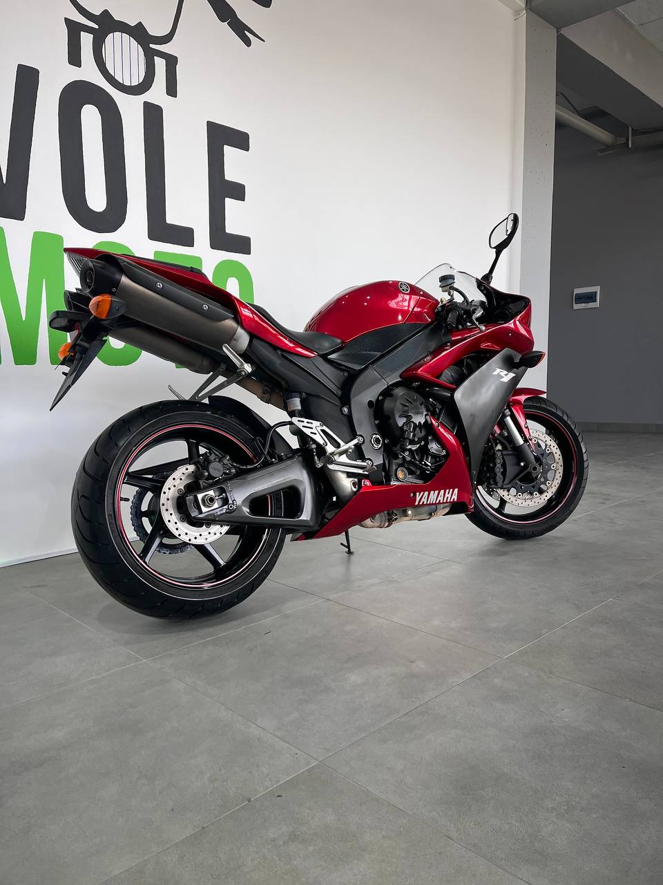 Yamaha YZF- R1 