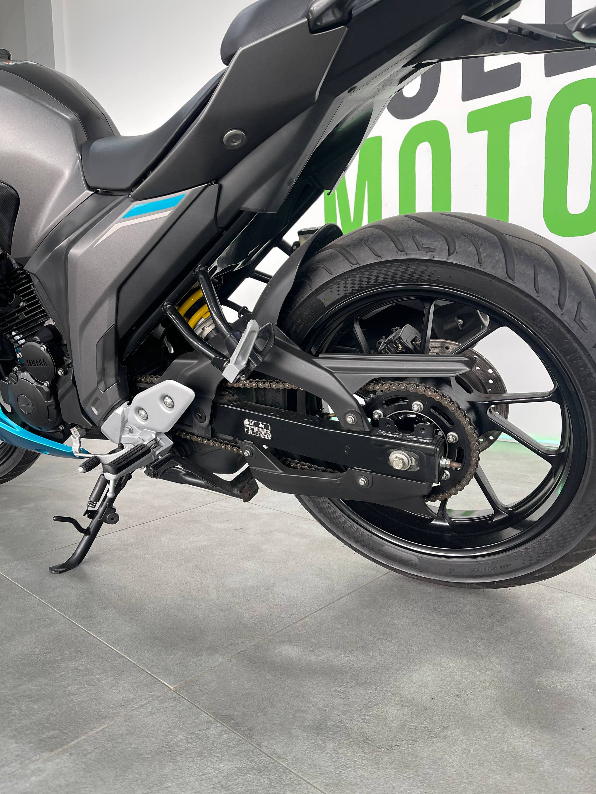 Yamaha FZ25 