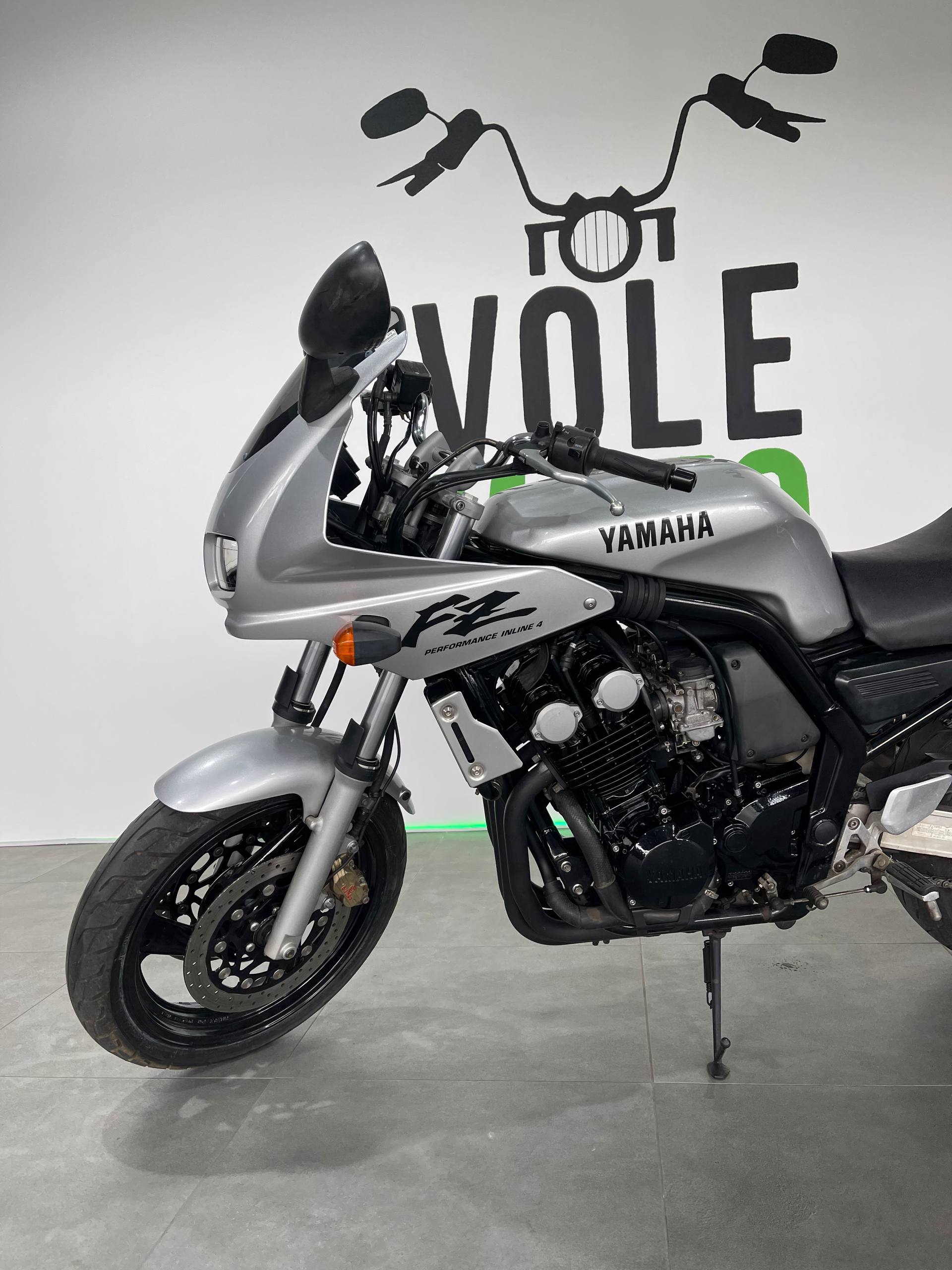 Yamaha FZ400