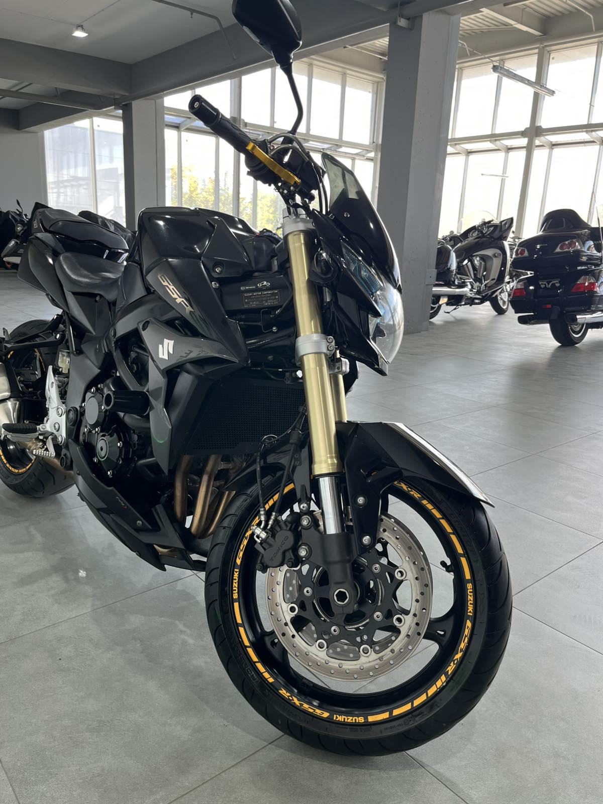 Suzuki GSR 750