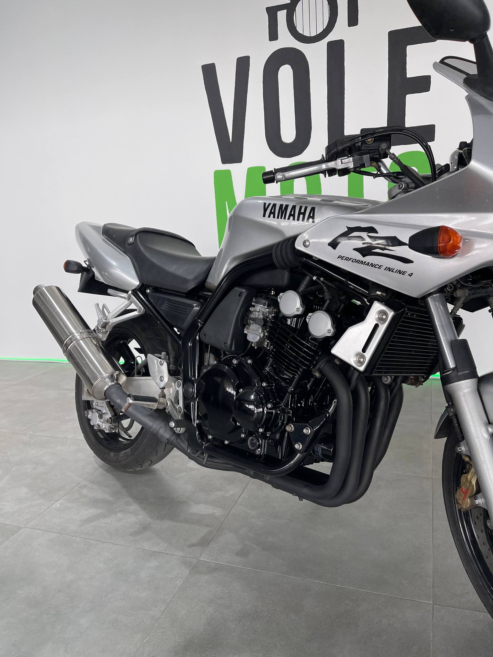 Yamaha FZ400