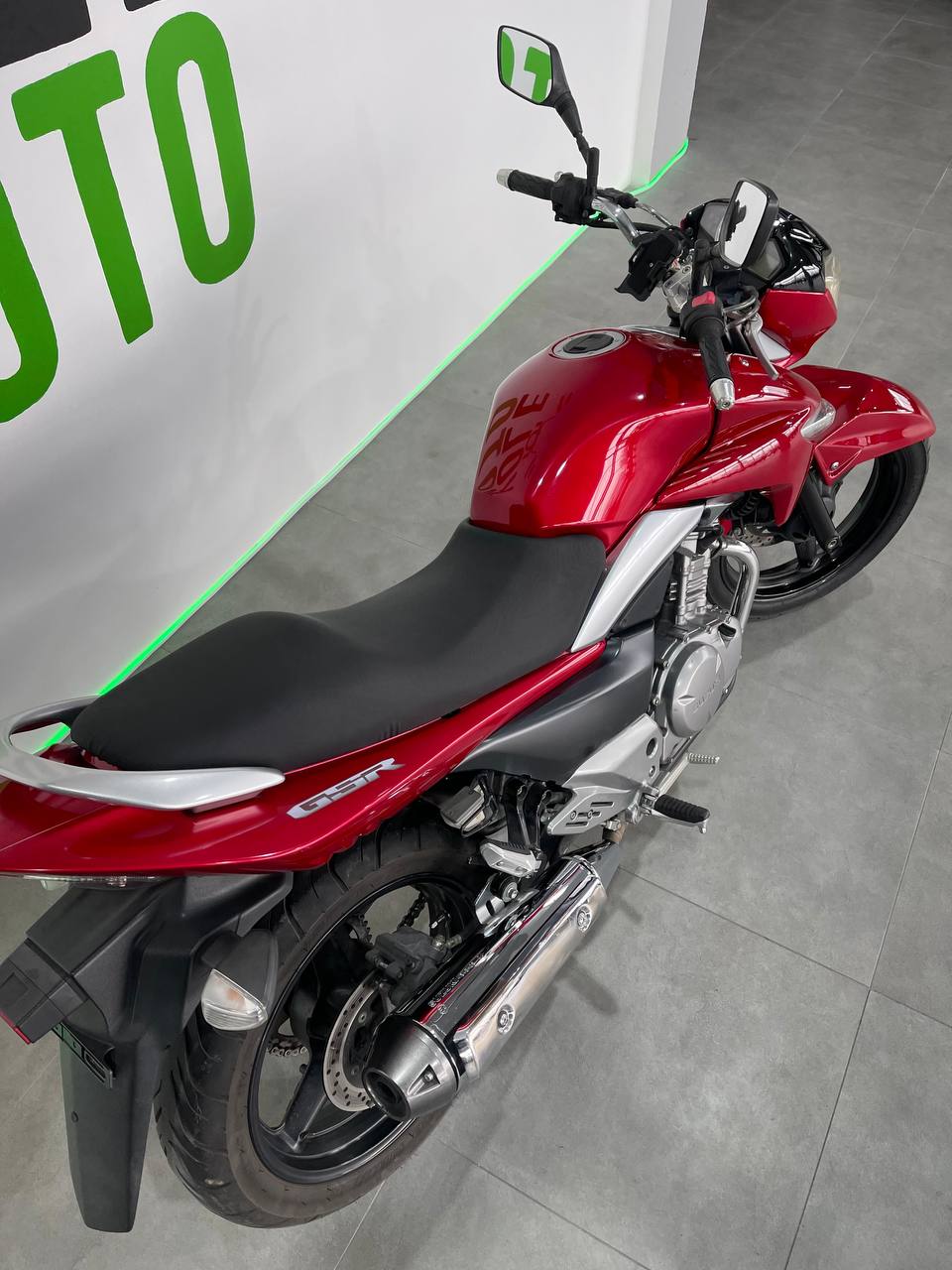 Suzuki GSR250