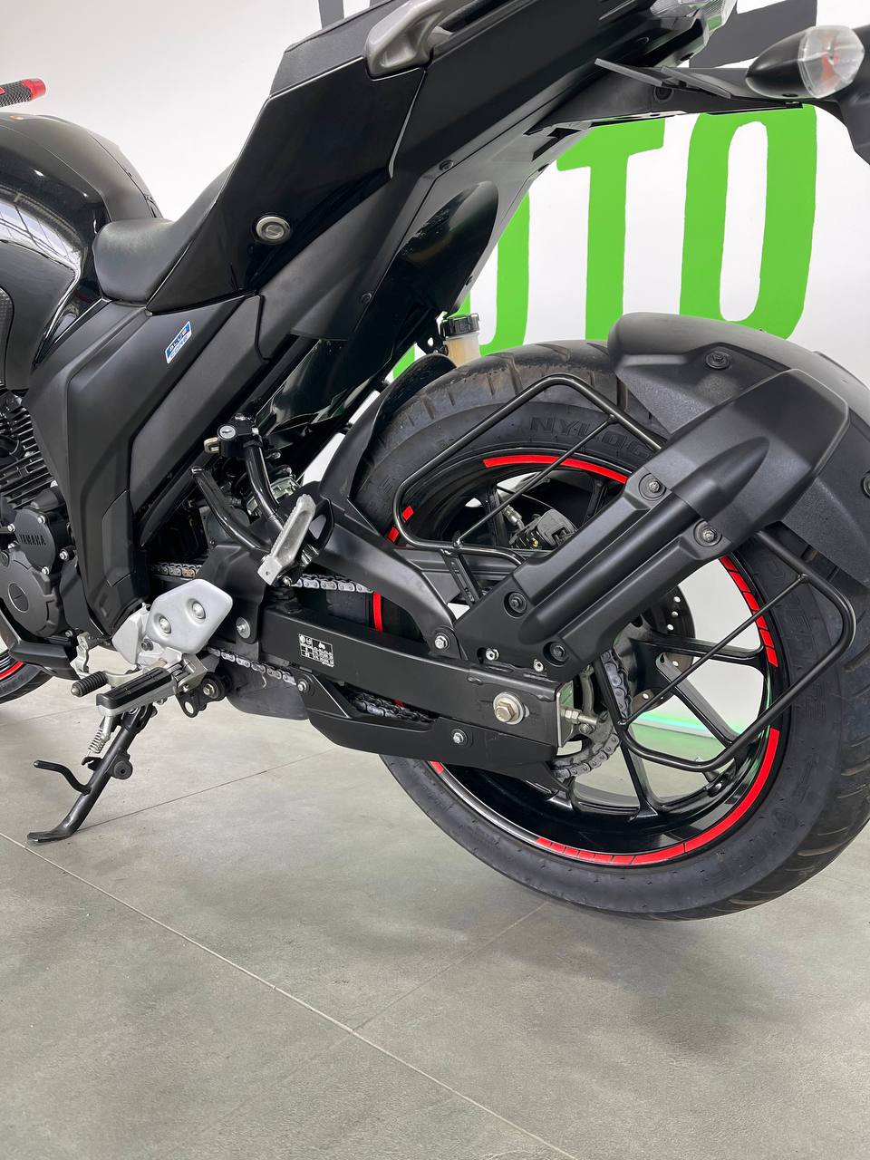 Yamaha FZ-25