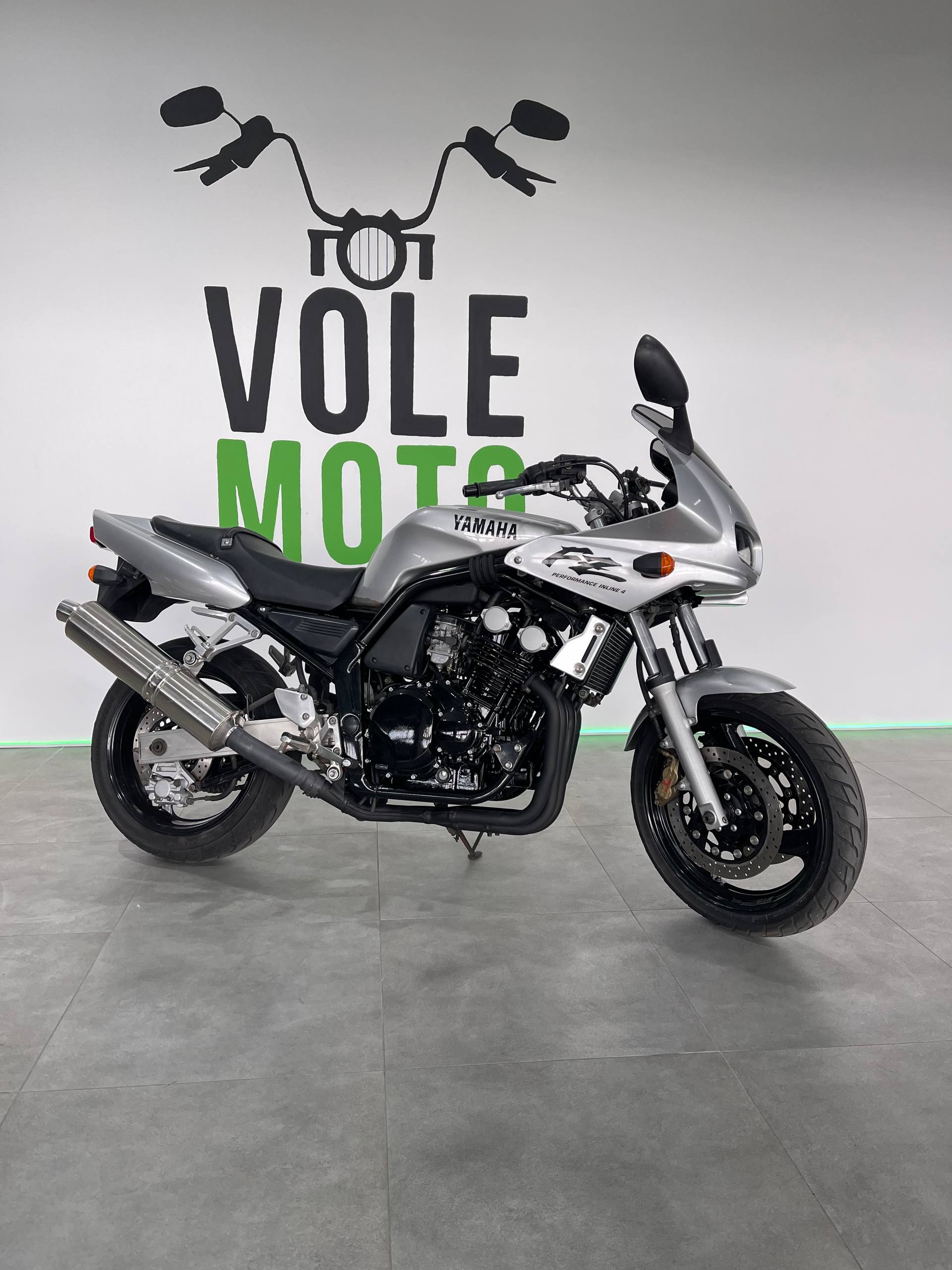 Yamaha FZ400