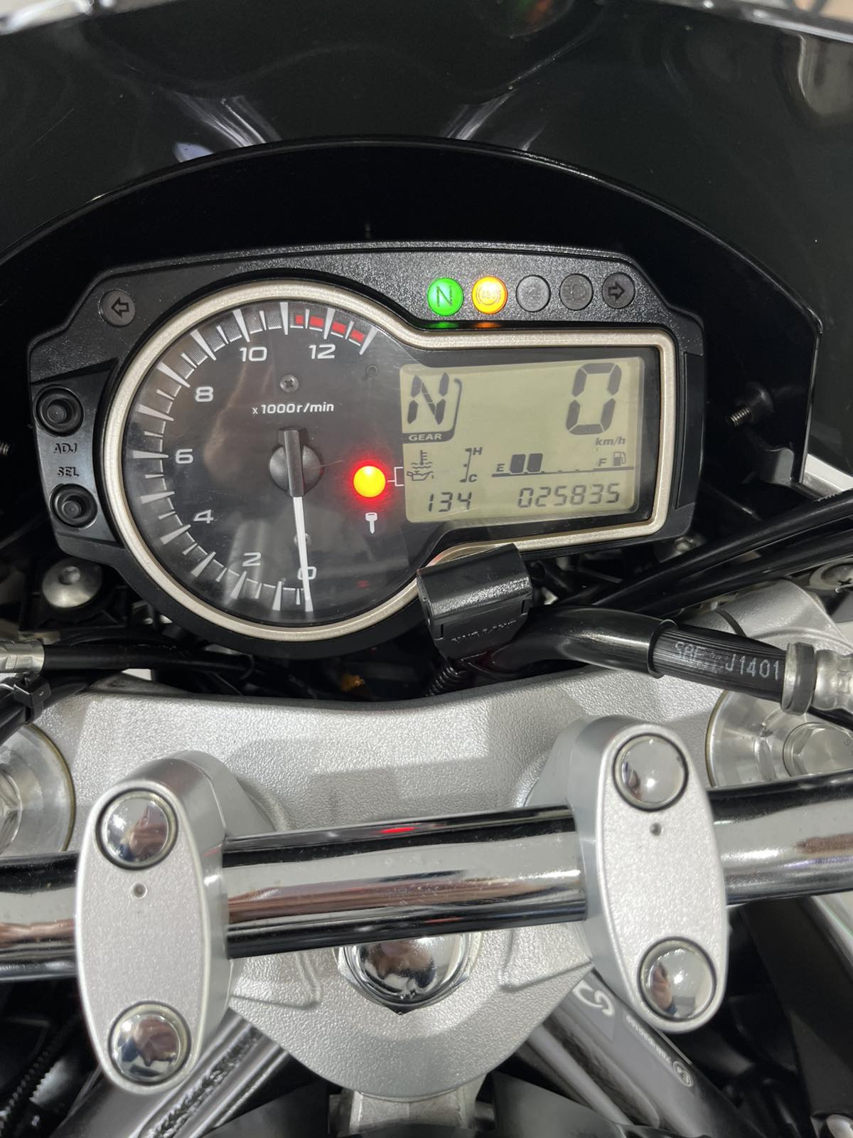 Suzuki GSR 750