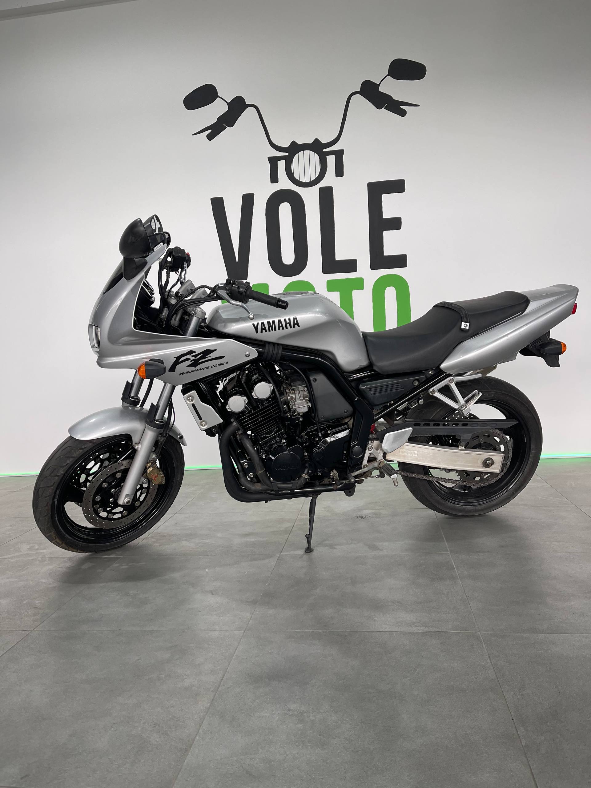 Yamaha FZ400