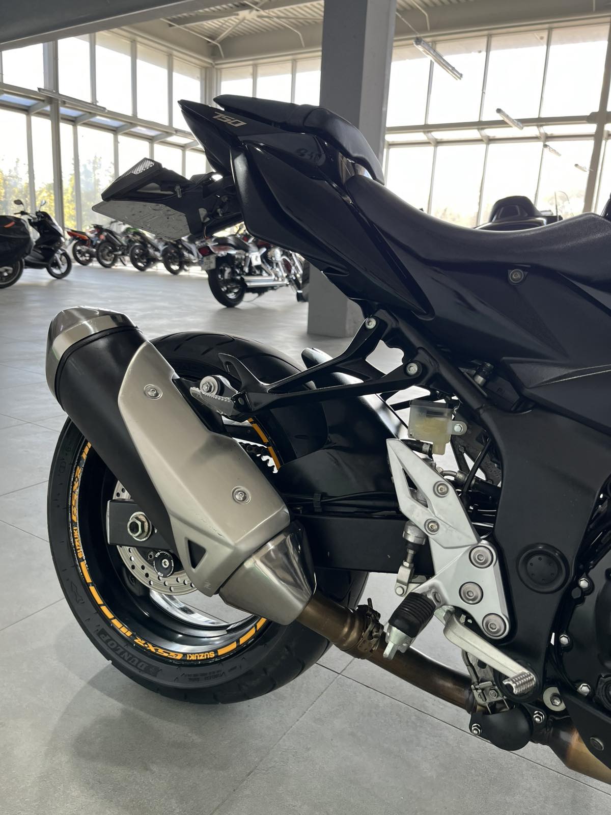 Suzuki GSR 750