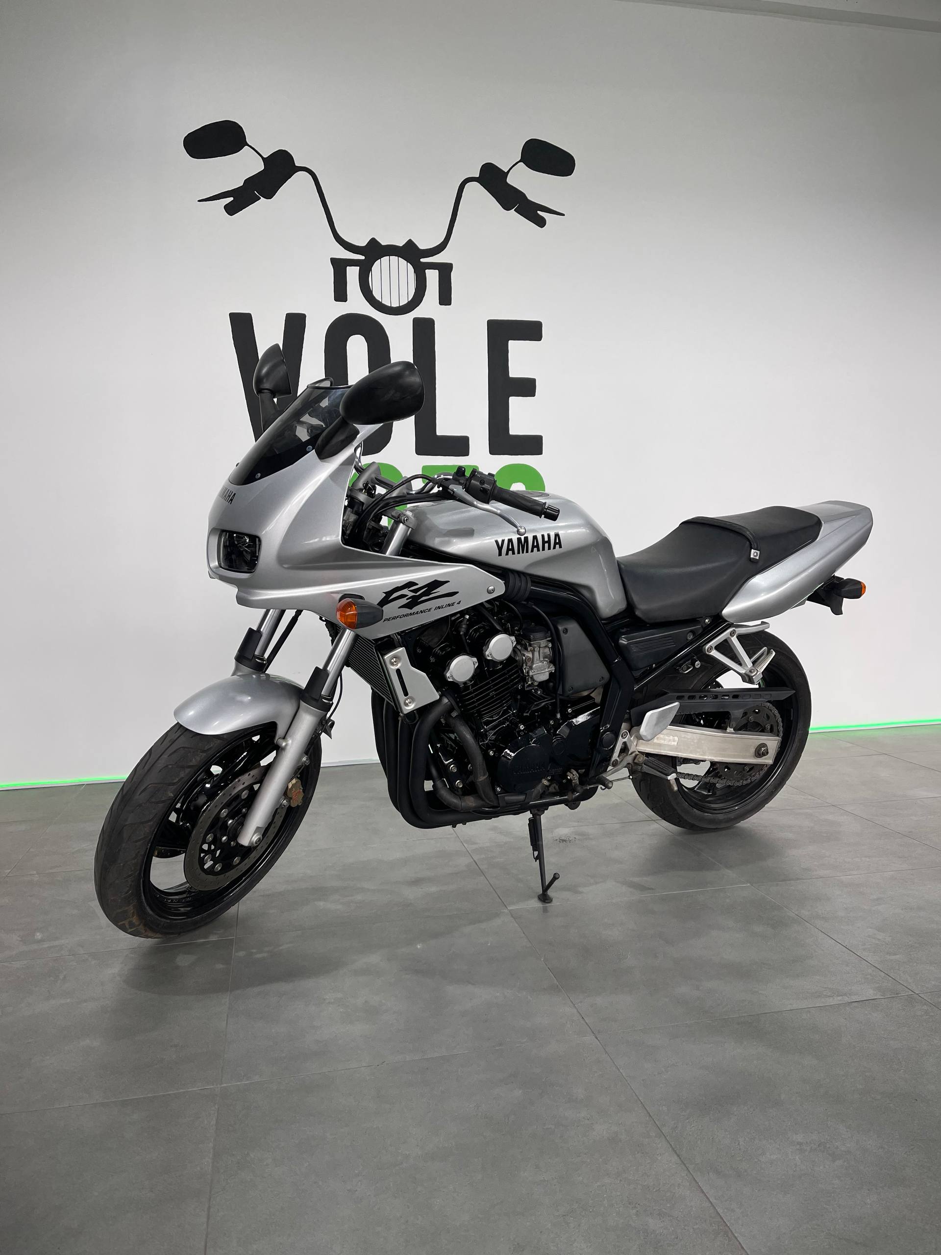 Yamaha FZ400