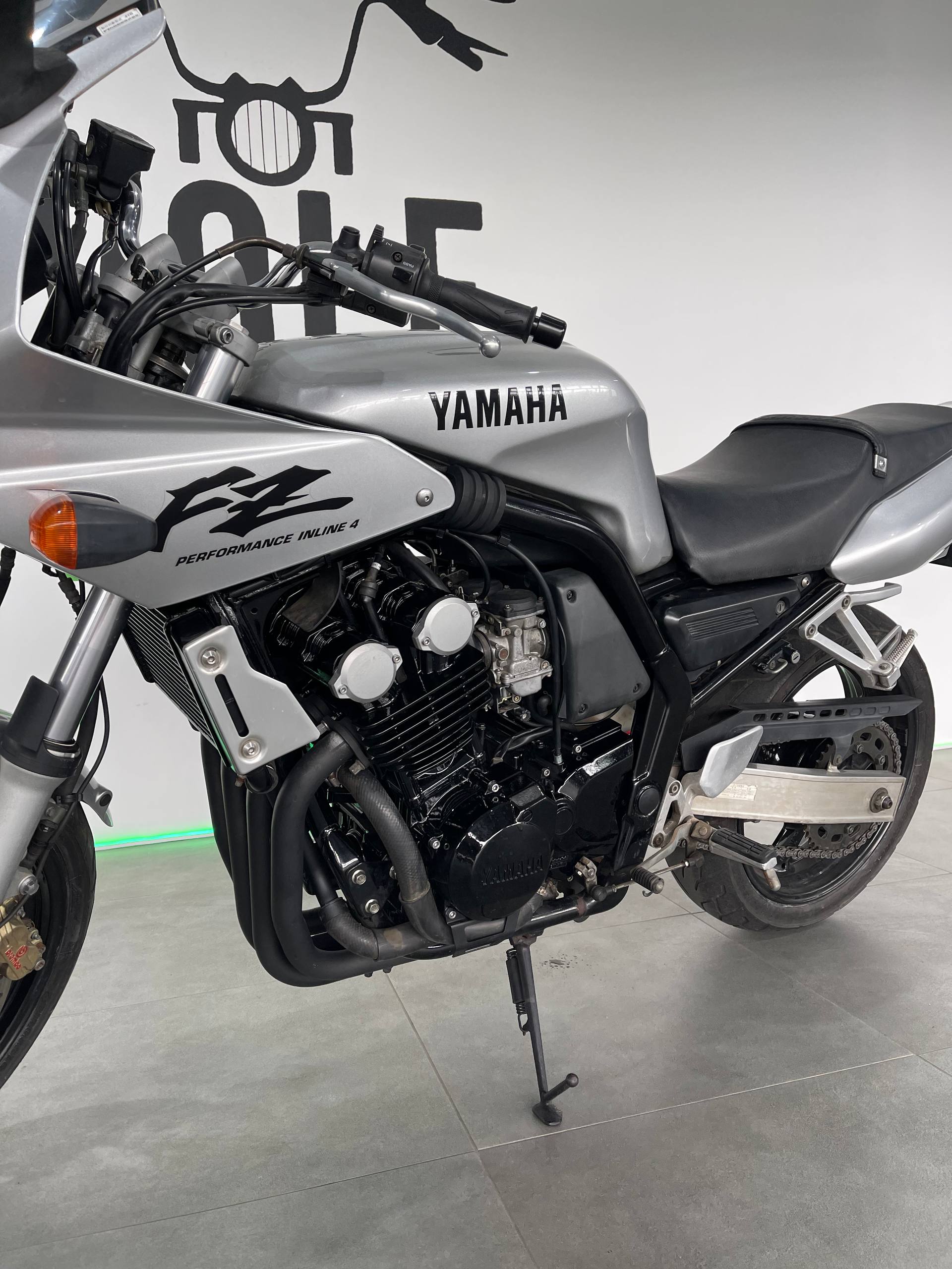 Yamaha FZ400