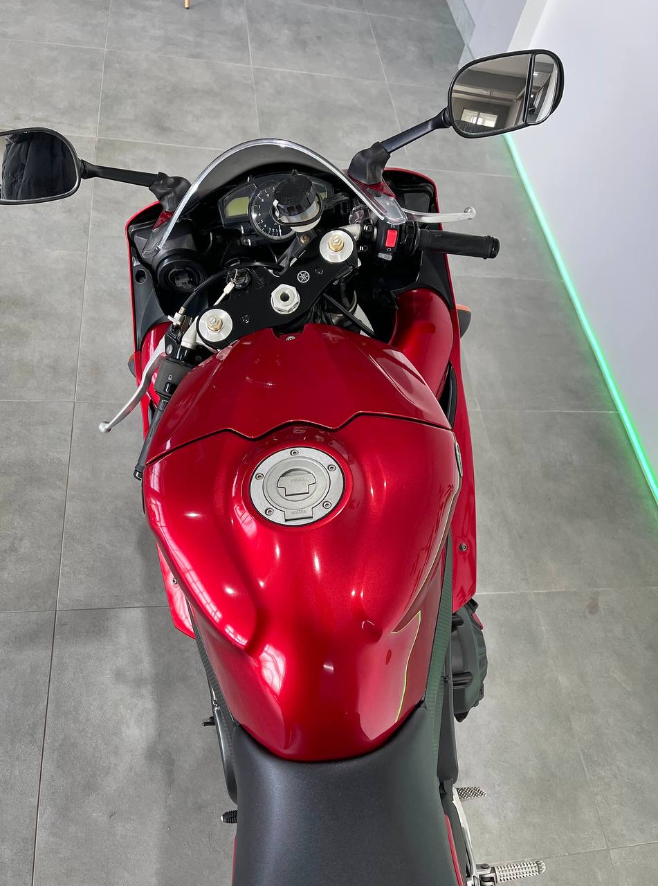 Yamaha YZF- R1 