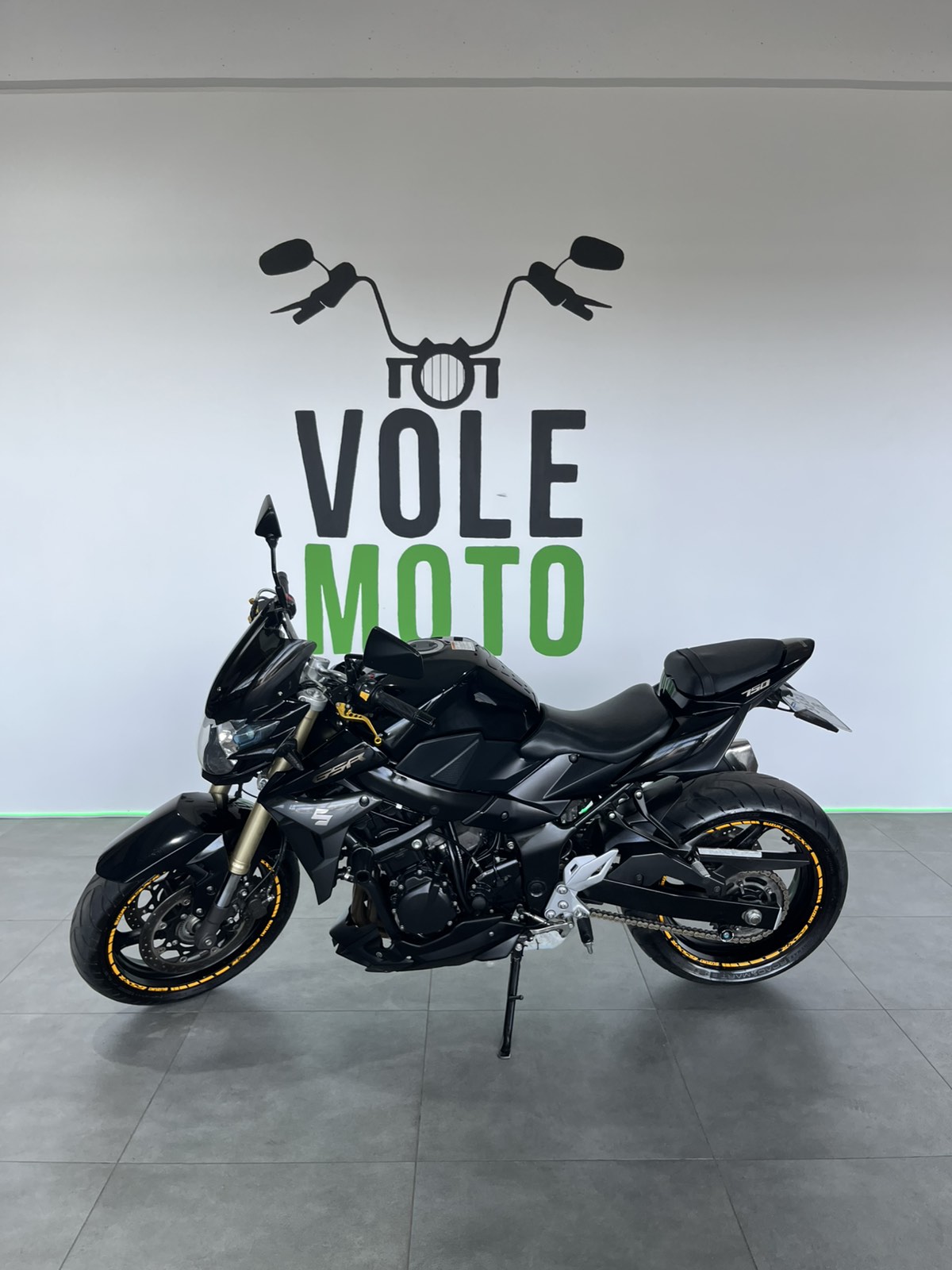Suzuki GSR 750