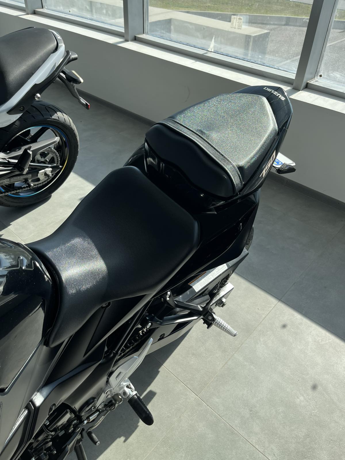 Suzuki GSR 750