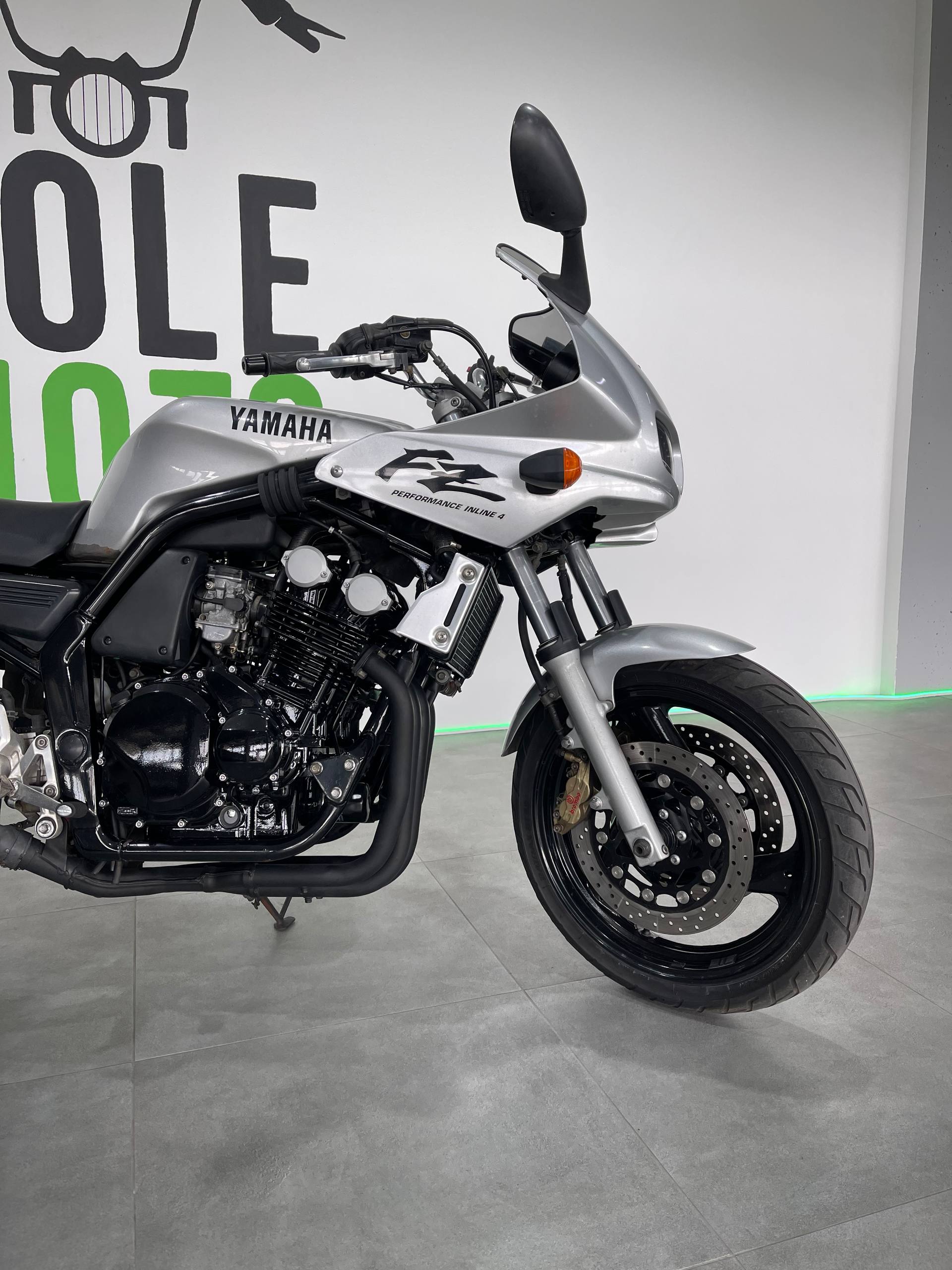 Yamaha FZ400