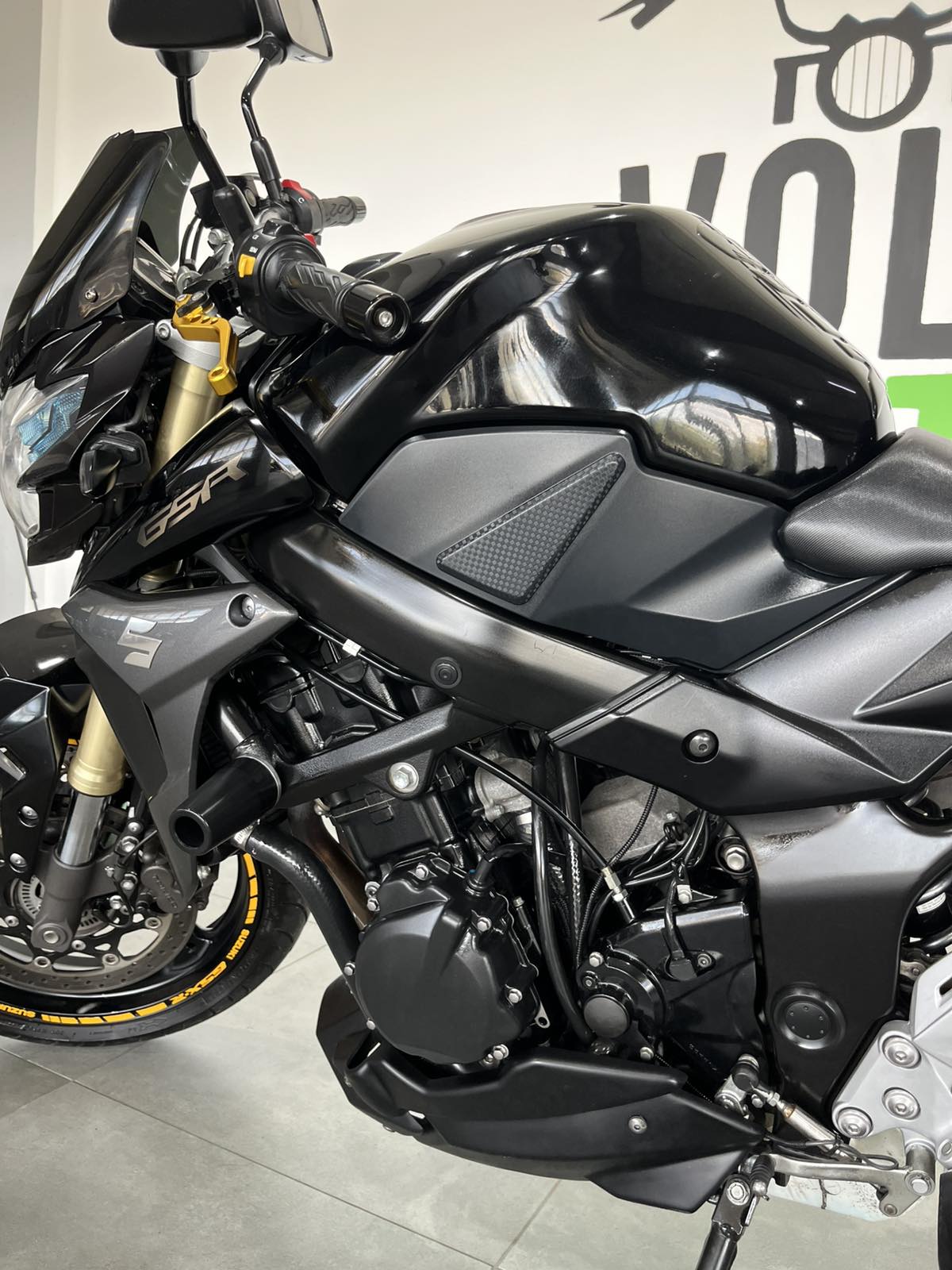 Suzuki GSR 750
