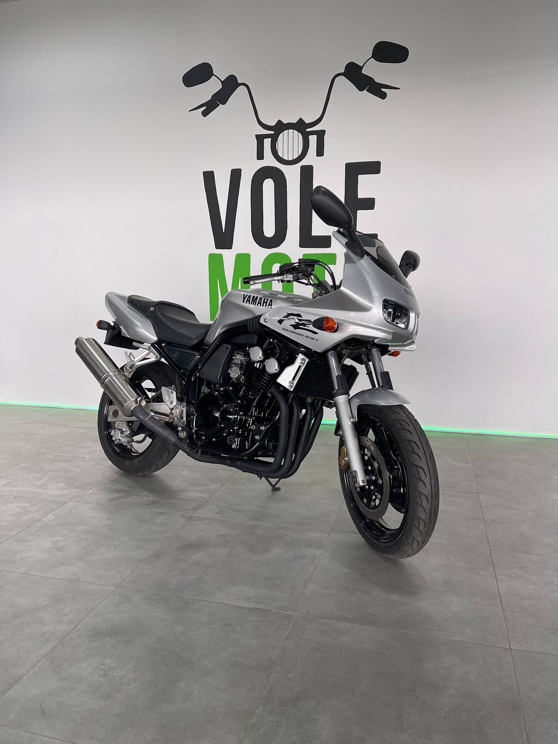 Yamaha FZ400
