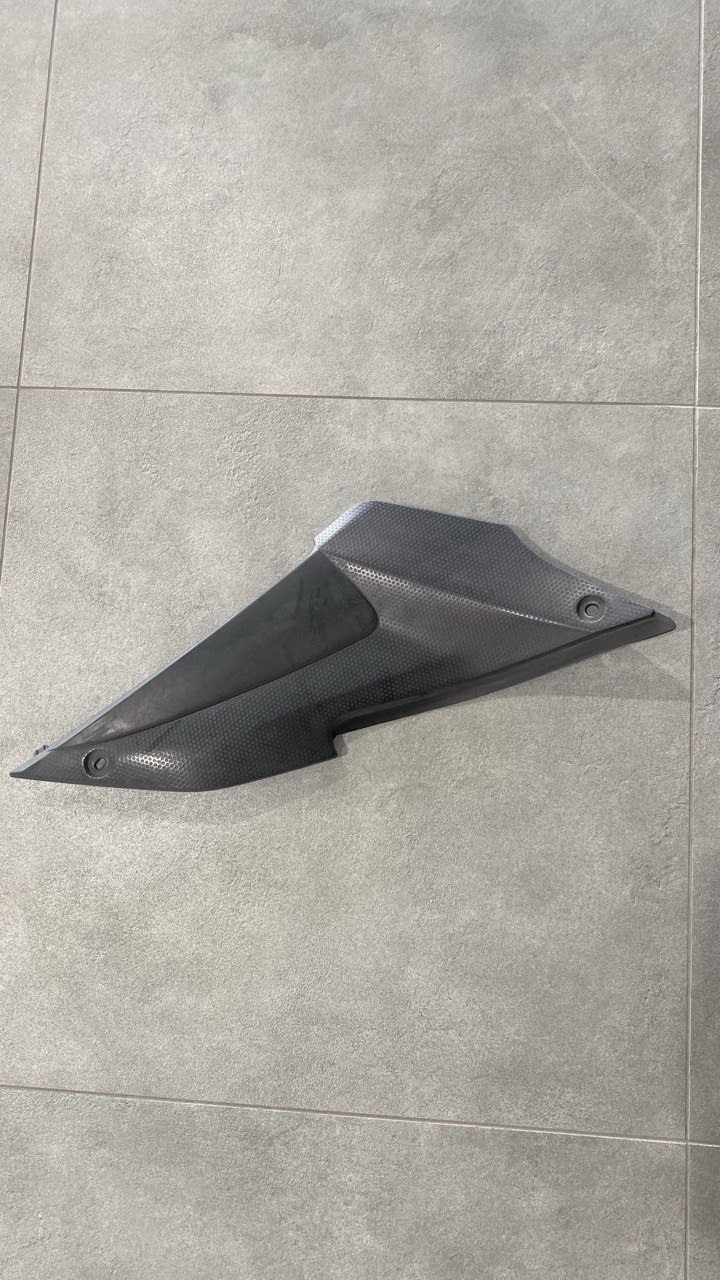 Бічний обтічник Yamaha YZF R3 2015-2018 правий