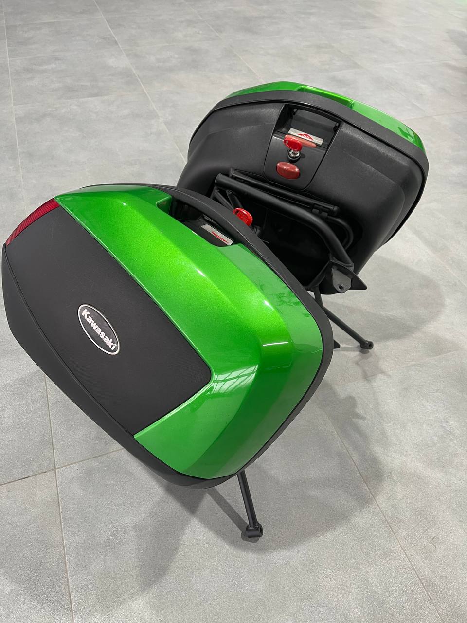 Кофри , кріплення та підсвітка номерів Kawasaki Ninja 400-650