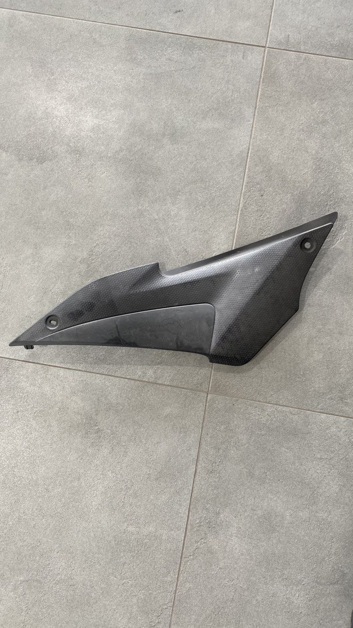 Бічний  обтічник Yamaha  R3 2015-2018 лівий