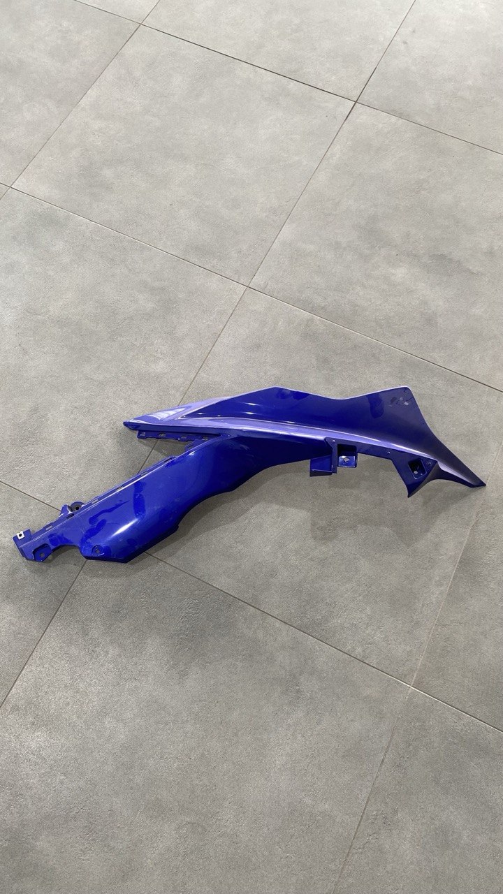 Обтічник правий Yamaha YZF R3 2019