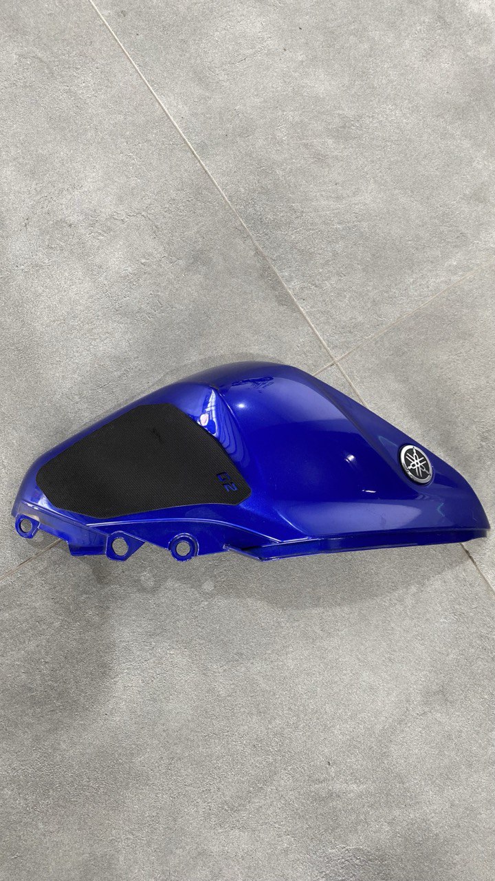Накладка паливного бака Yamaha R3 права 2014-2019