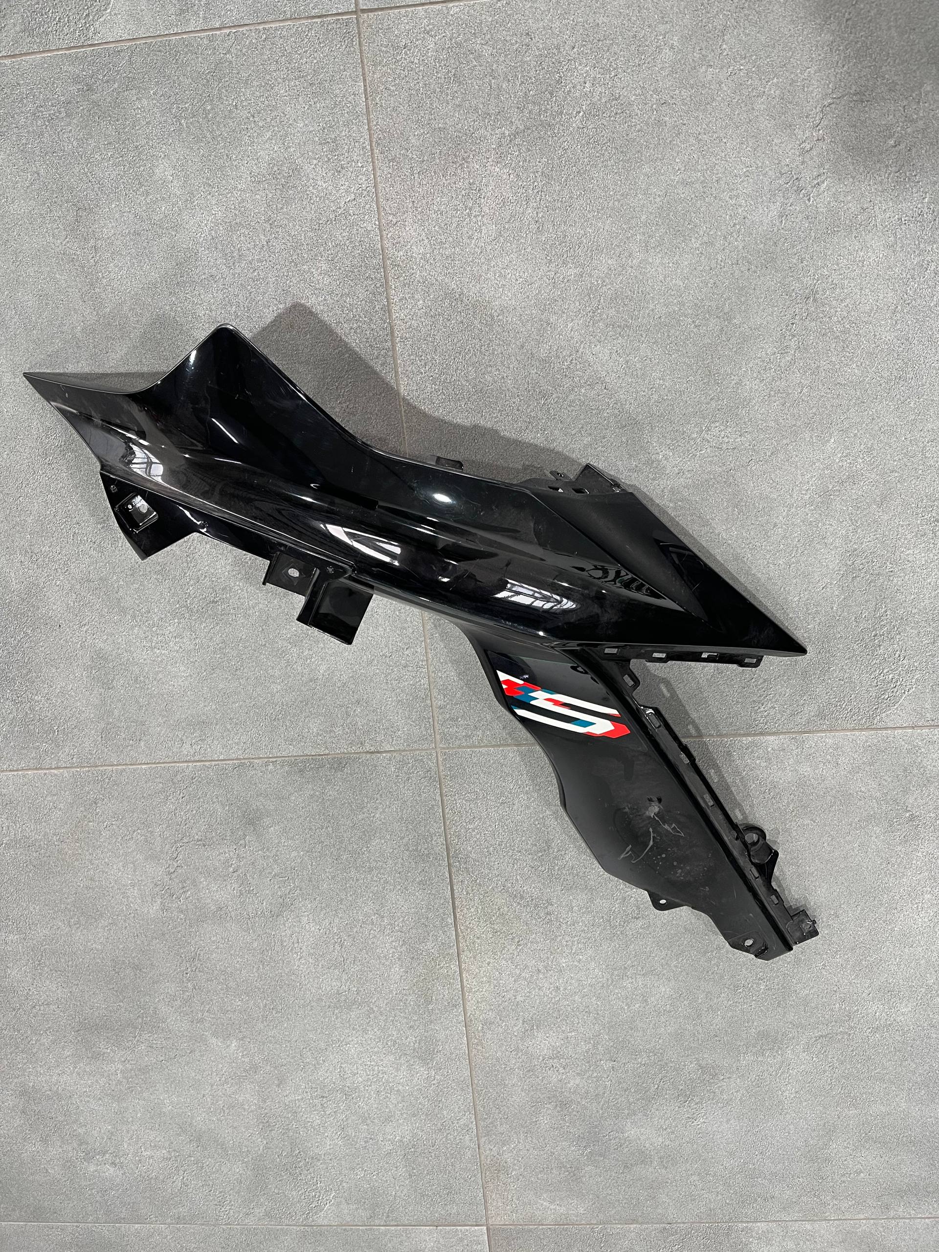 Лівий бічний верхній пластик Yamaha R-25-3 2020 