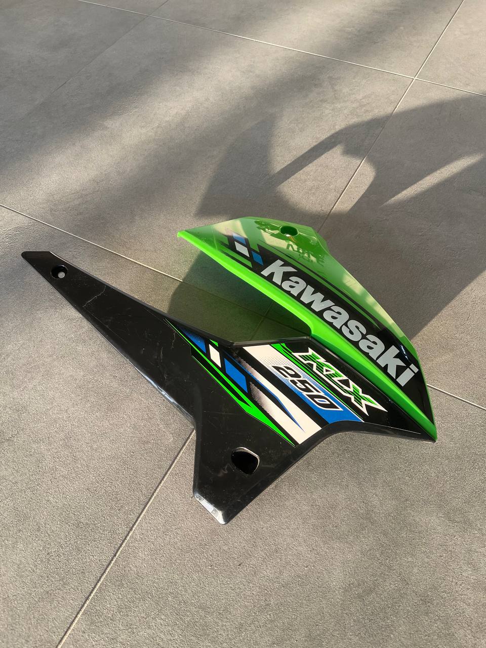 Правий  боковий пластик Kawasaki KLX 250