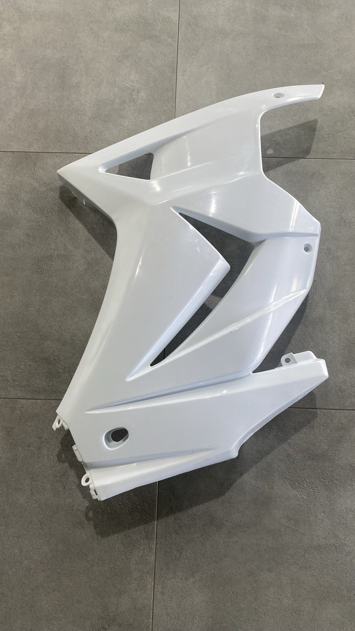 Пластик правий боковий Kawasaki Ninja 250R 2009 (під покраску)