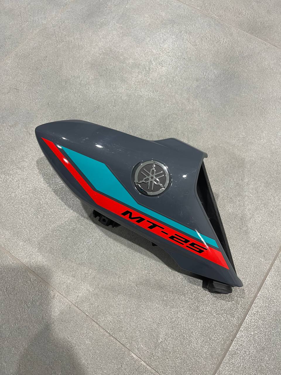 Передня права накладка бака Yamaha MT25-03 