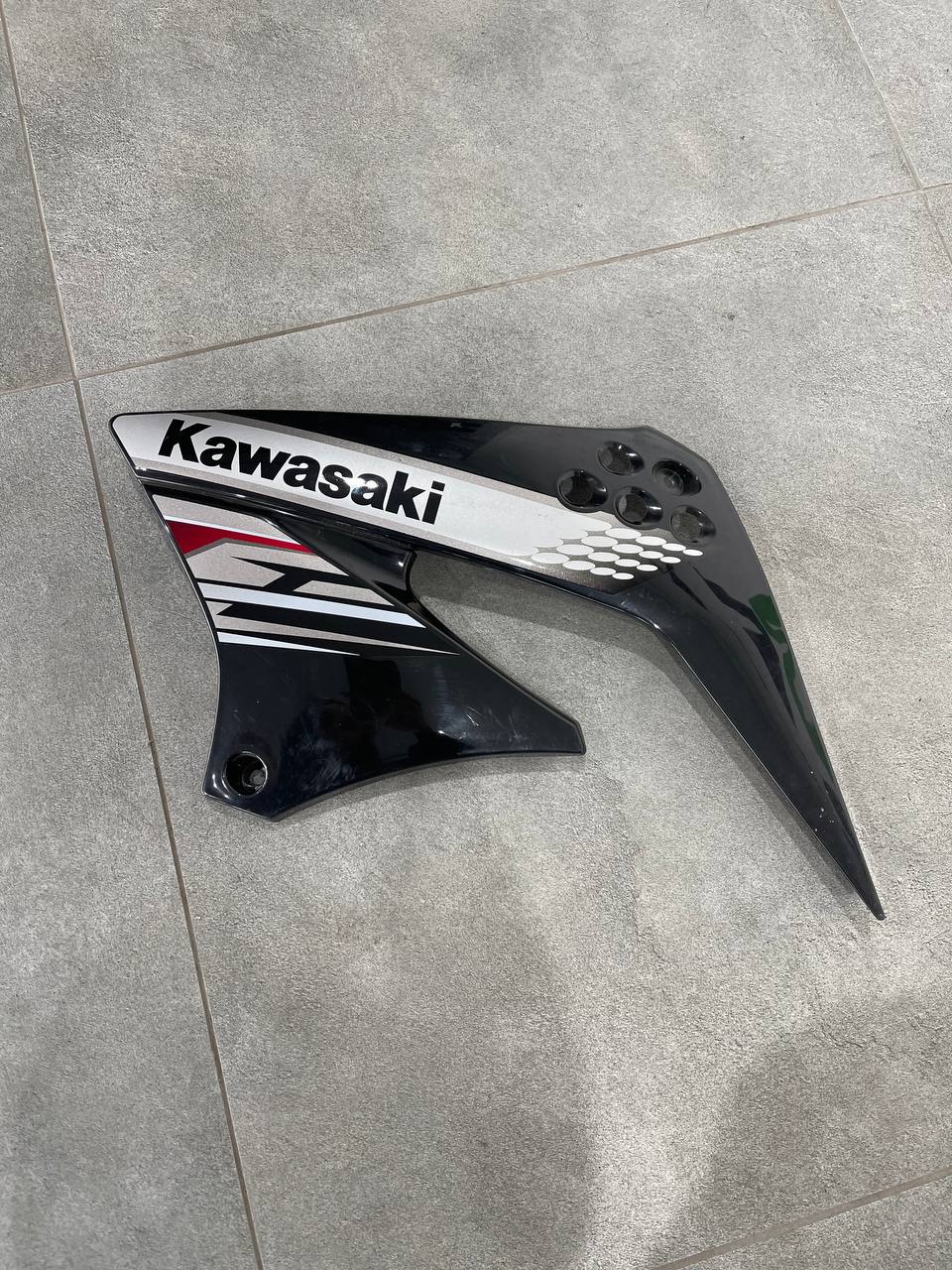 Пластик лівий на  Kawasaki KLX 125 