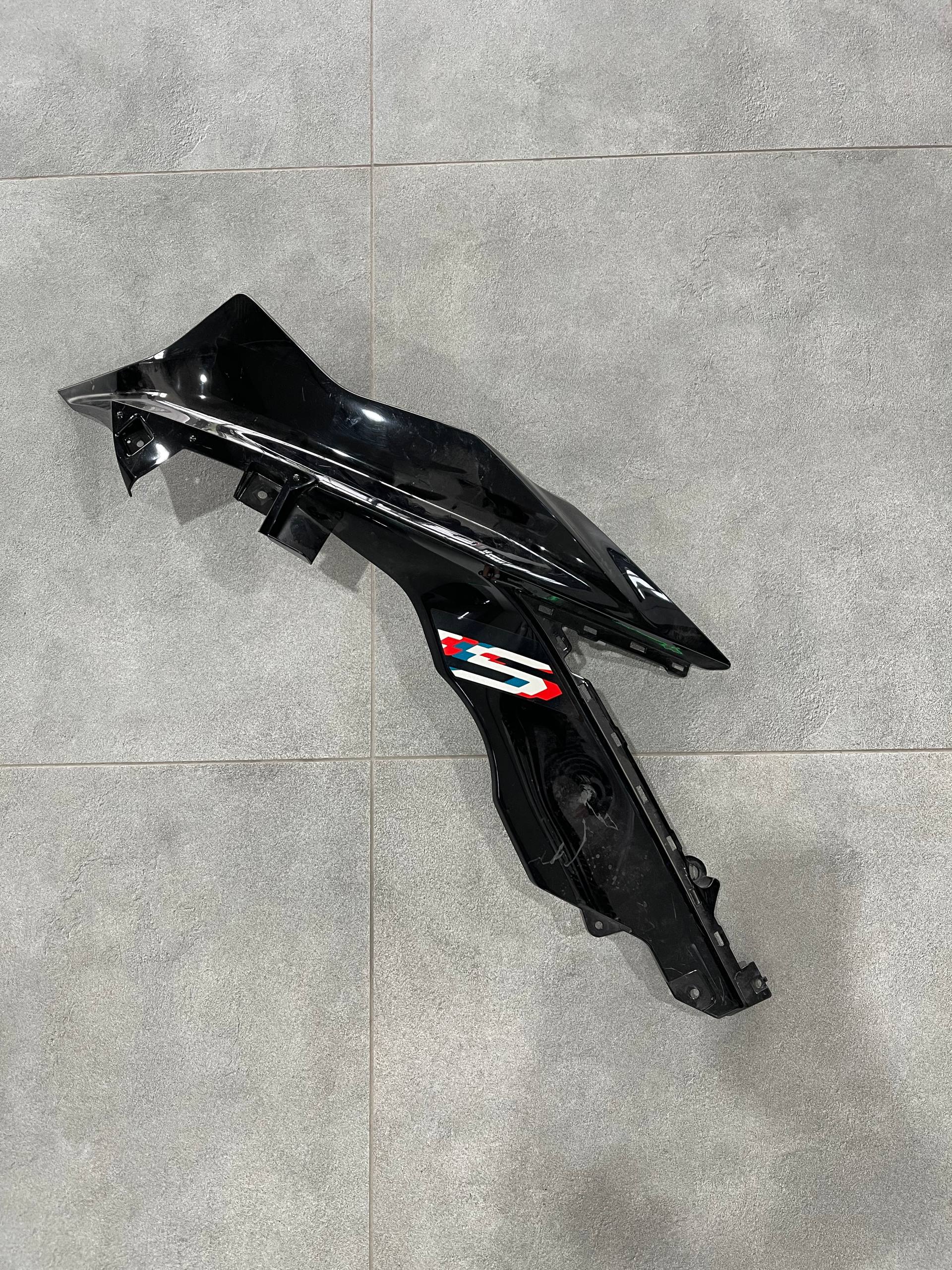 Лівий бічний верхній пластик Yamaha R-25-3 2020 