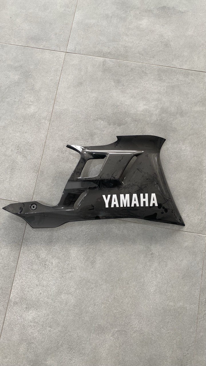 Кришка обтічника  Yamaha YZF R3 2019-2024 нижня права