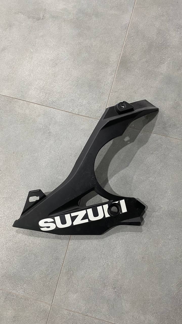 Бічна кришка обтічника Suzuki GSX250R