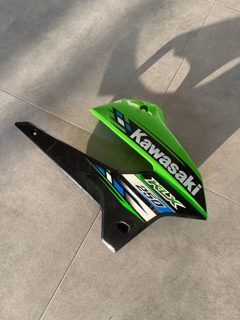Правий  боковий пластик Kawasaki KLX 250