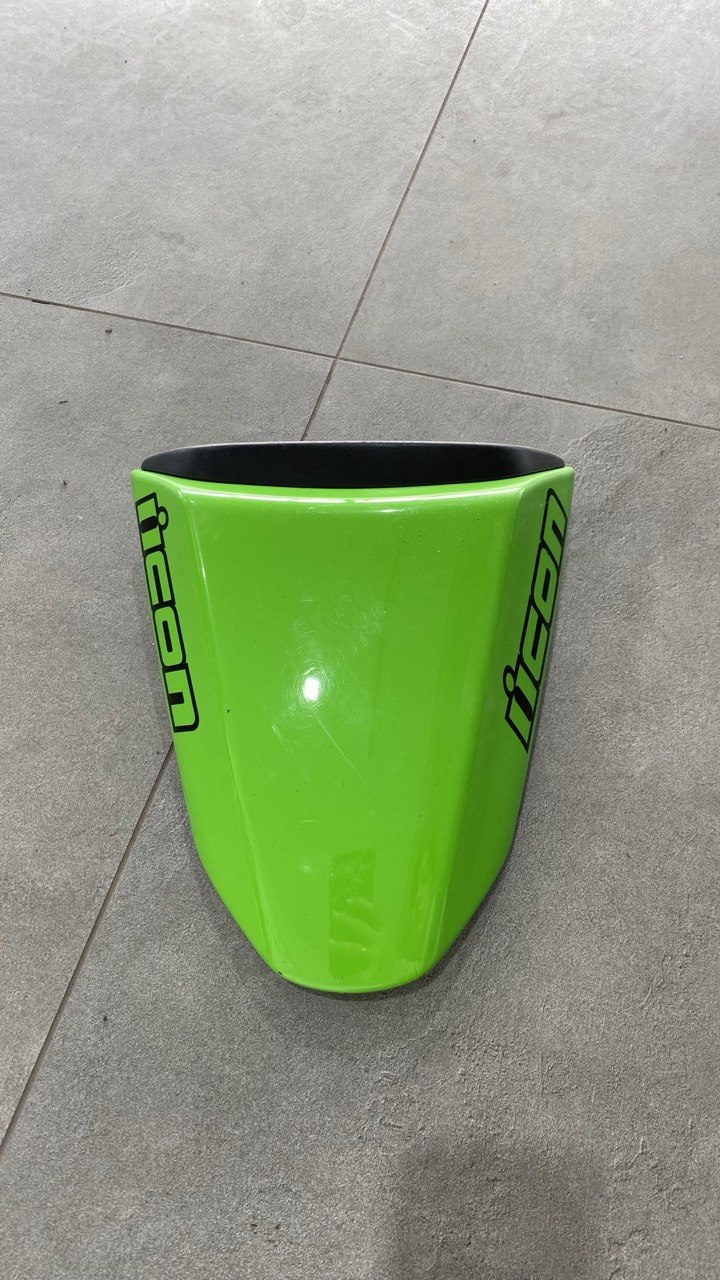 Накладка сидіння задня Kawasaki ZX 6R 
