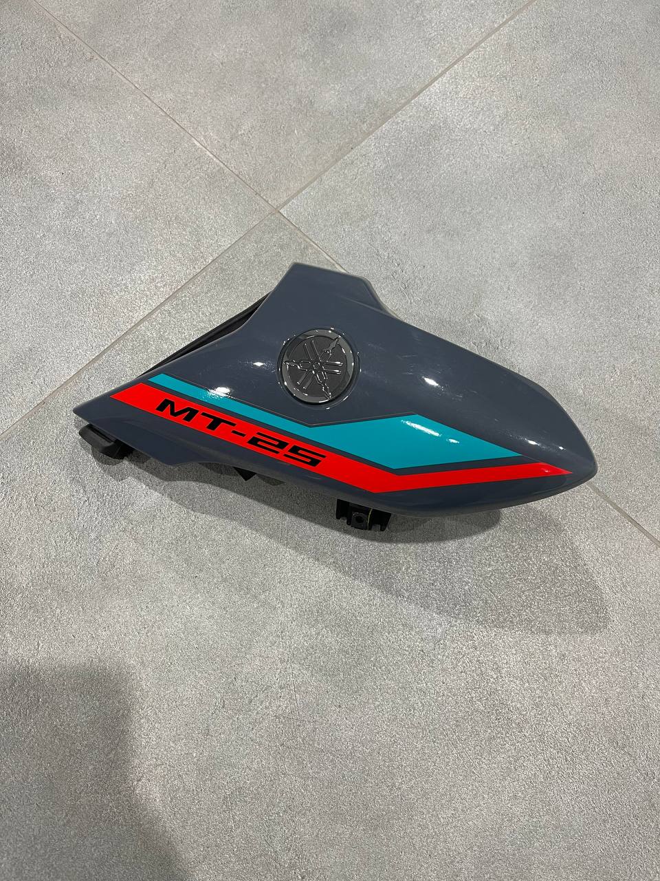 Передня ліва накладка бака Yamaha MT25-03 