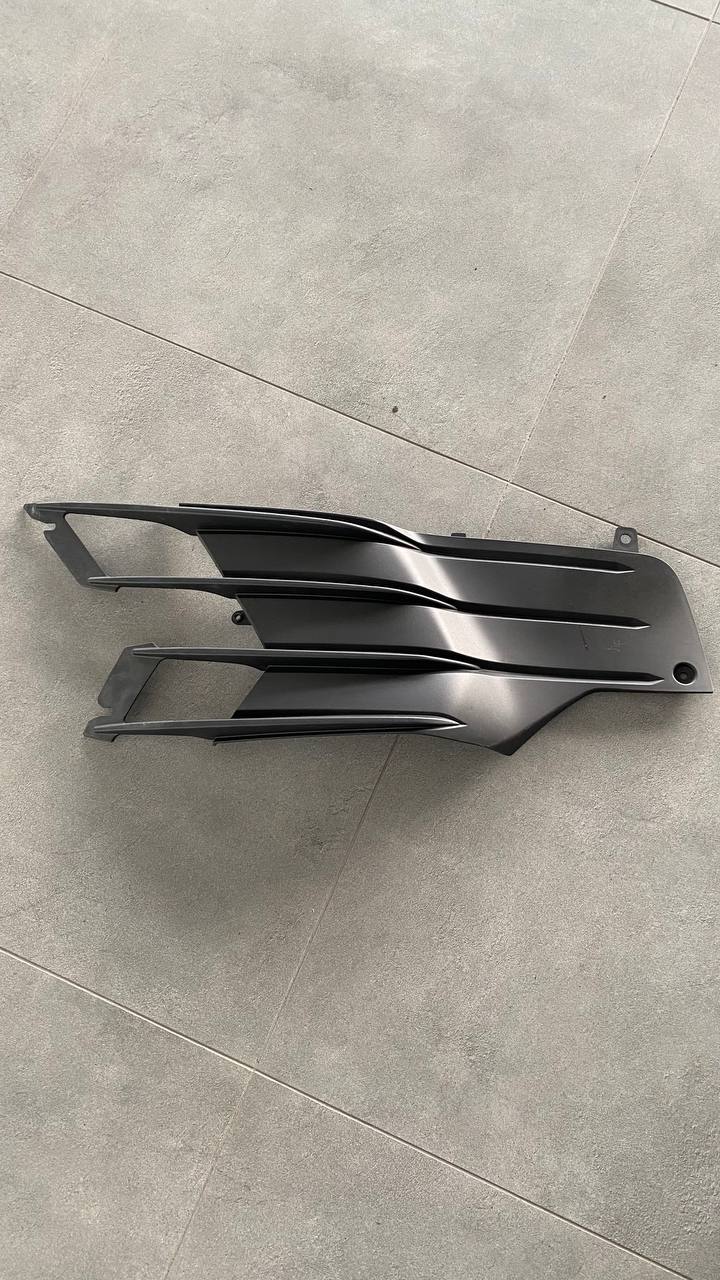 Наповнювач обтічника правий Kawasaki ZZR1400