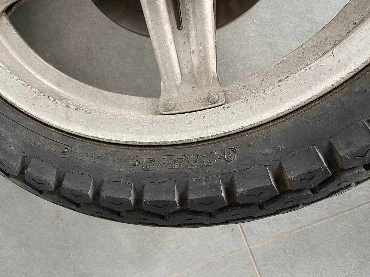Колесо (передне) в зборі Dunlop Gold Seal F11 з диском Honda CB750K (1979-82)